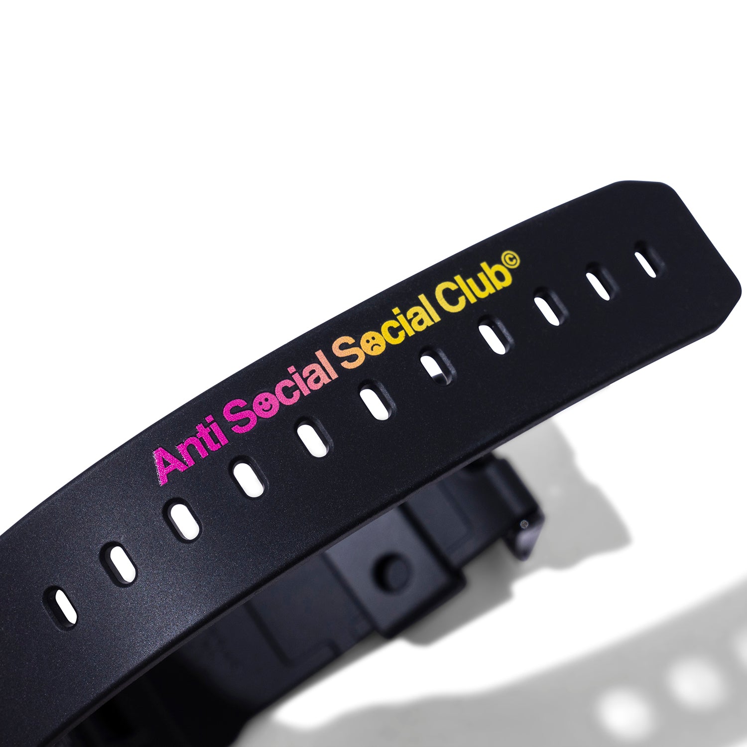strap logo detail