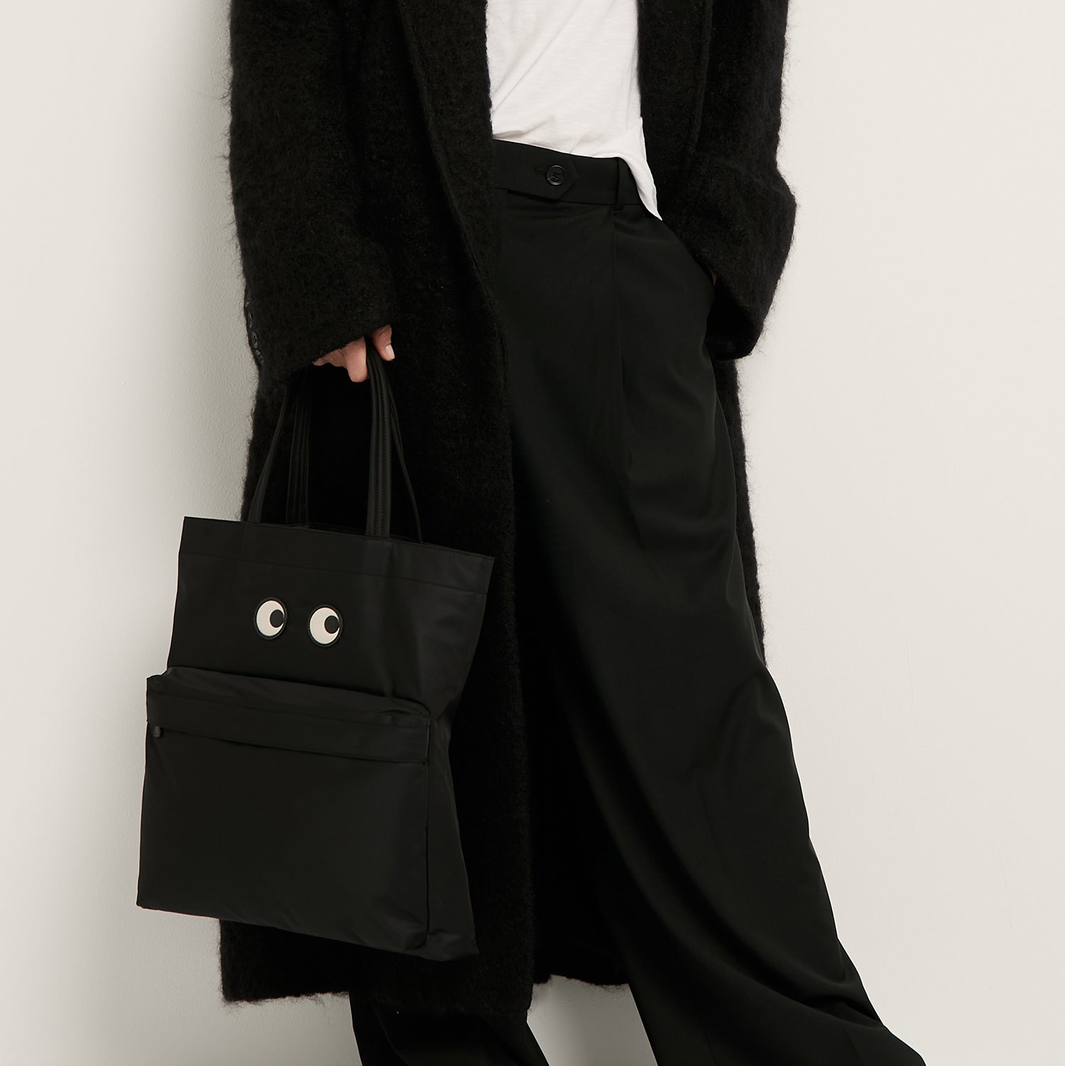 Model view showing the everyday tote proportion