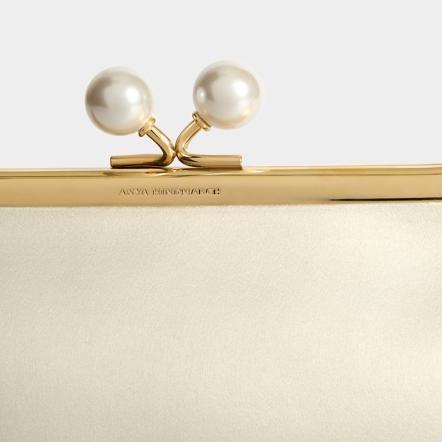 Pearl clasp and gold frame detail