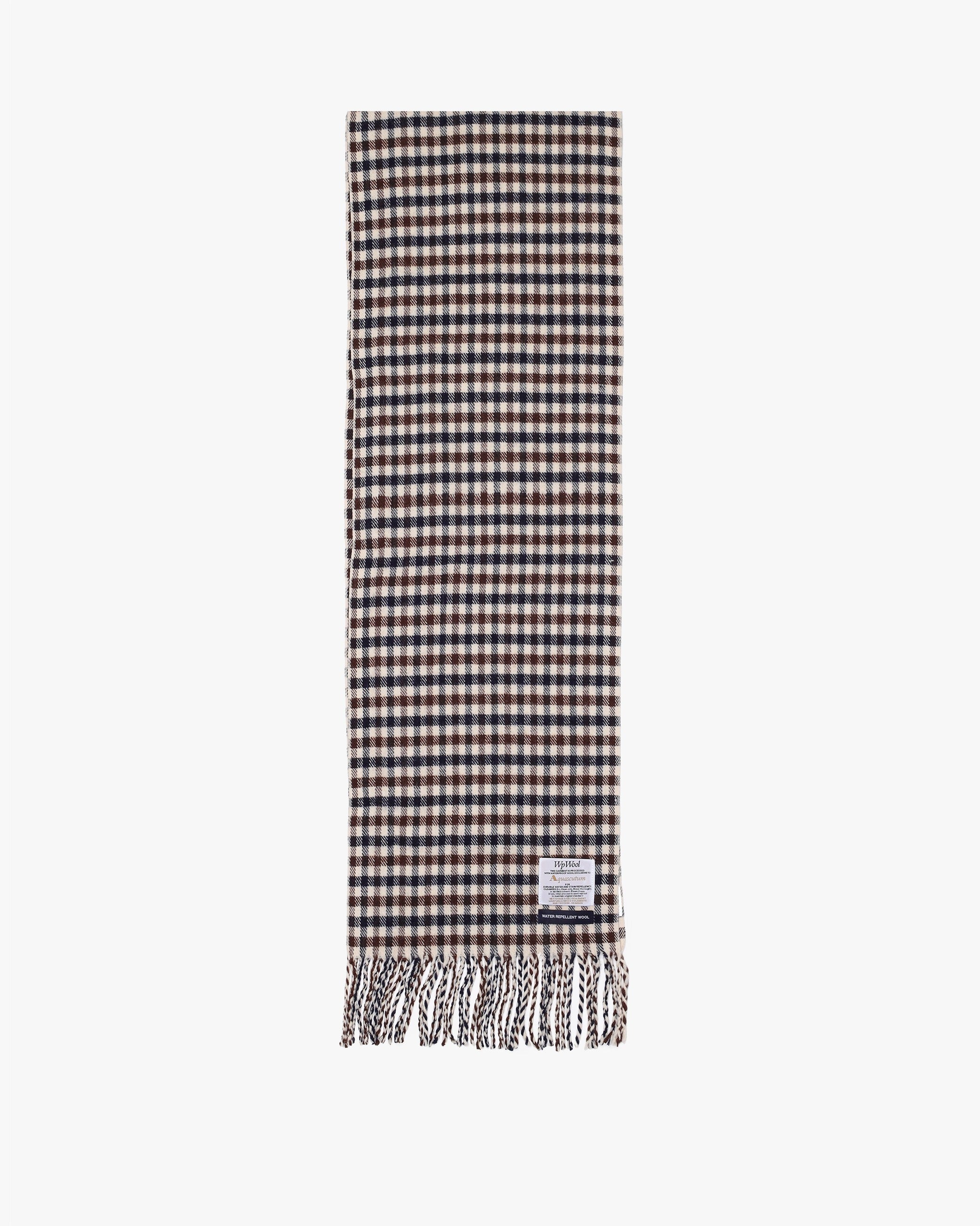 Full-length scarf view
