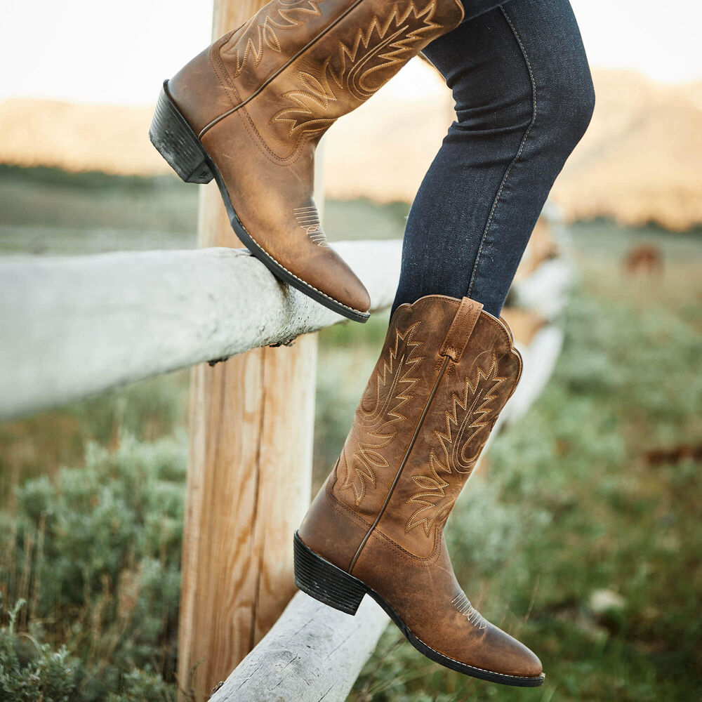 Heritage R Toe Western Boot, official product view 2