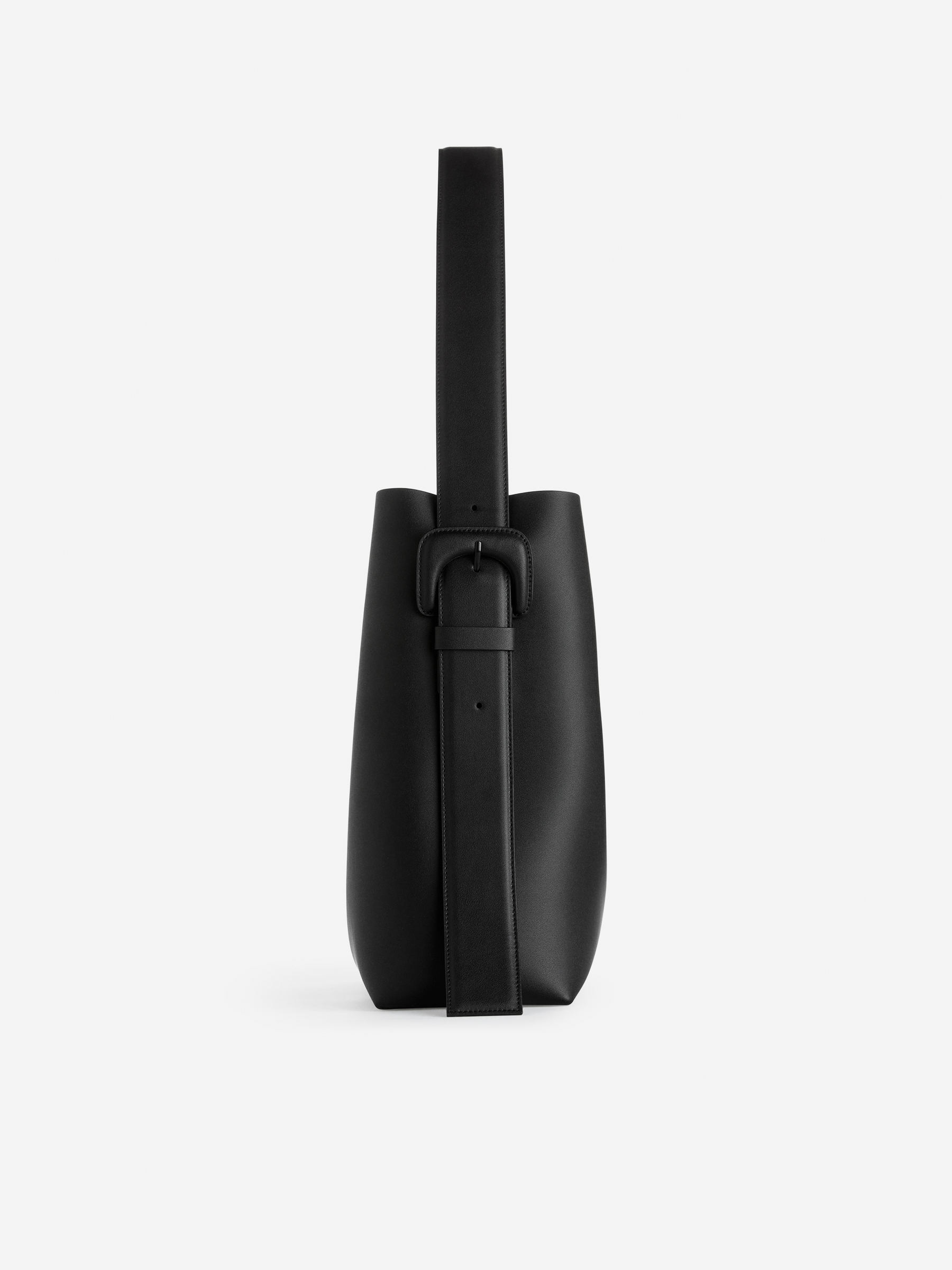 Side profile with adjustable shoulder strap