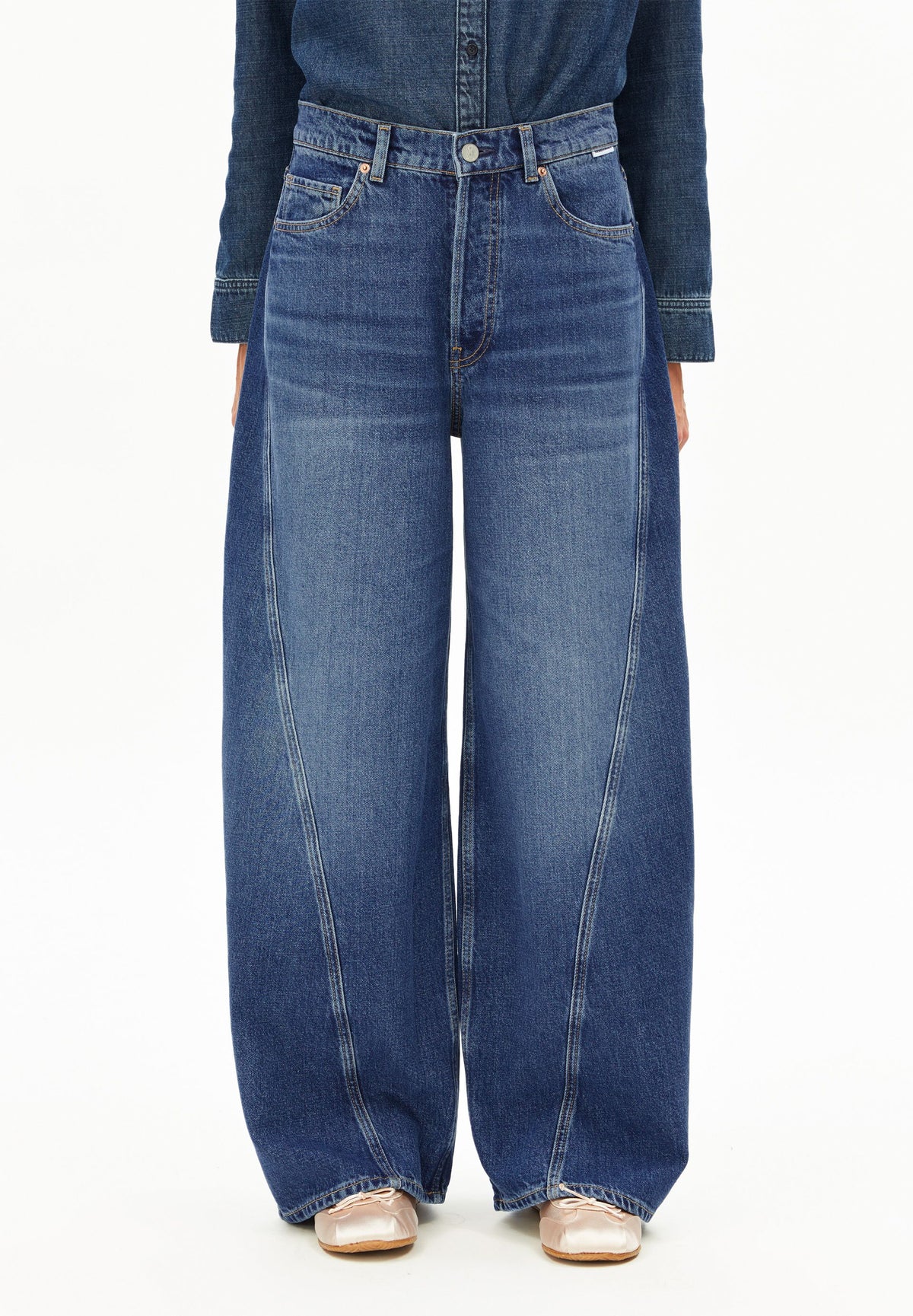 AALTHEA Mid Waist Barrel Jean