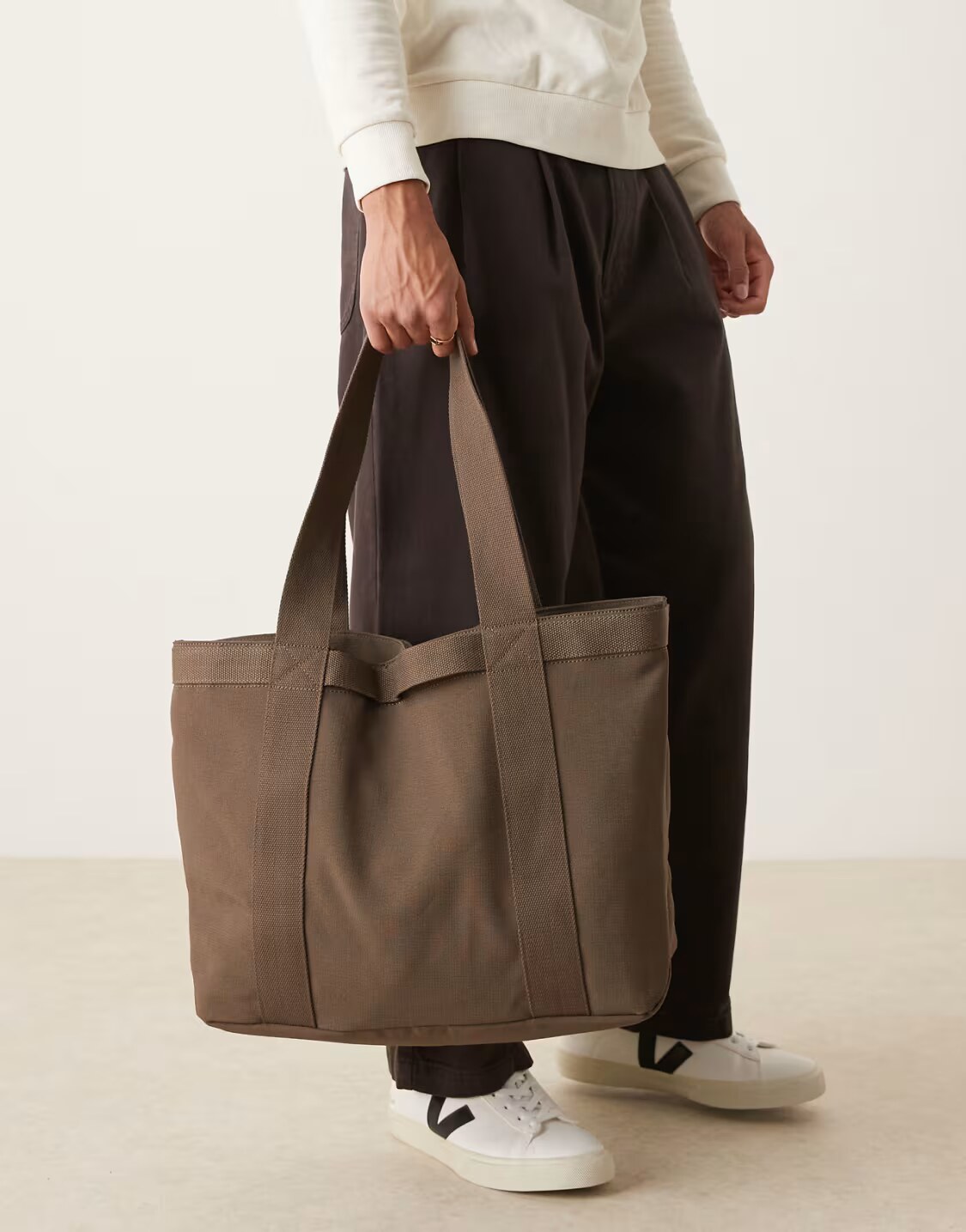 twin-handle shoulder view