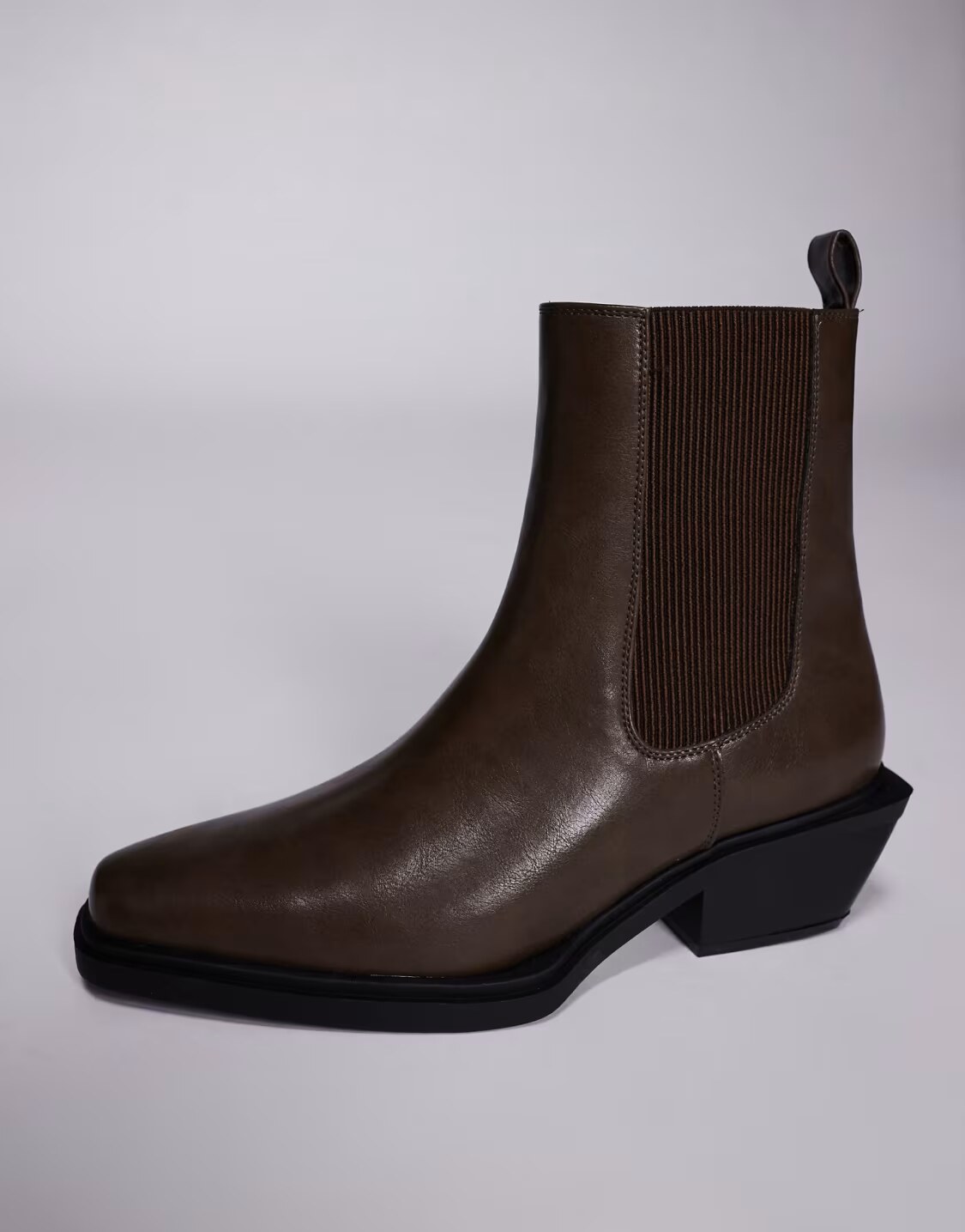 square-toe front angle