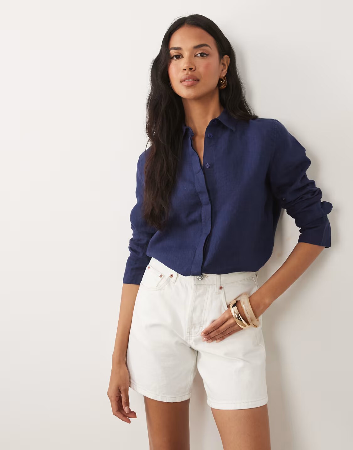 buttoned cuff detail