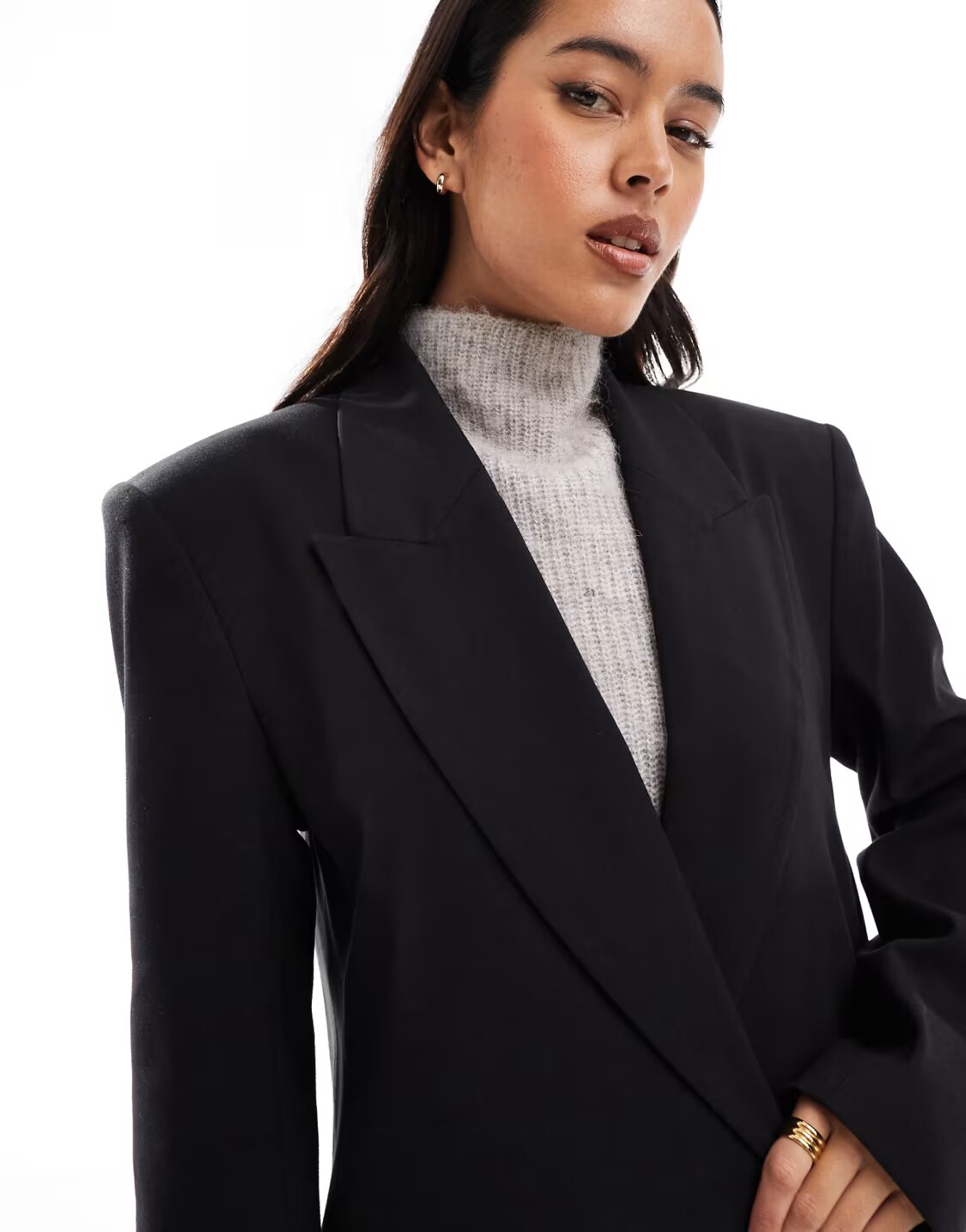 lapel and shoulder line