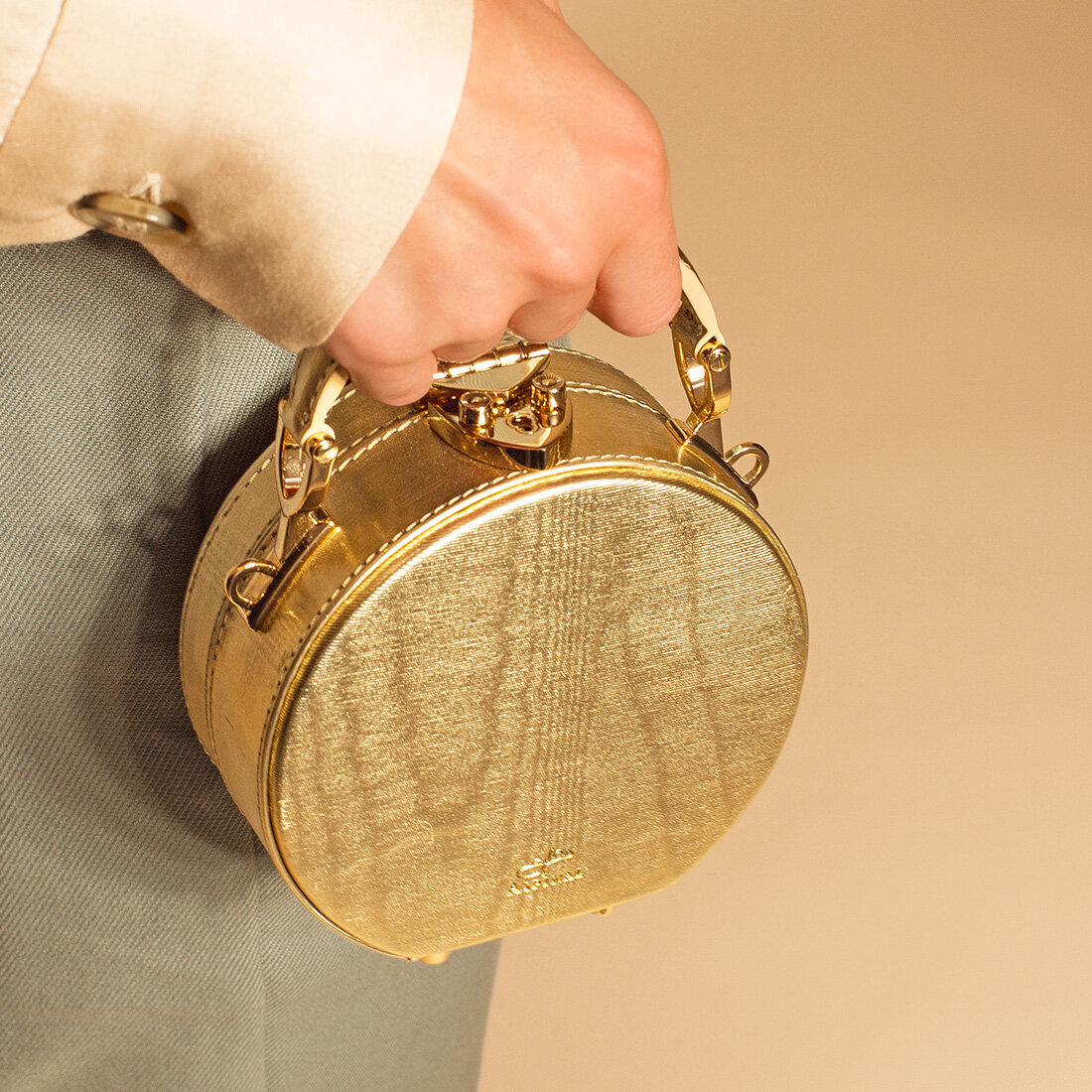 Gold-toned occasion styling