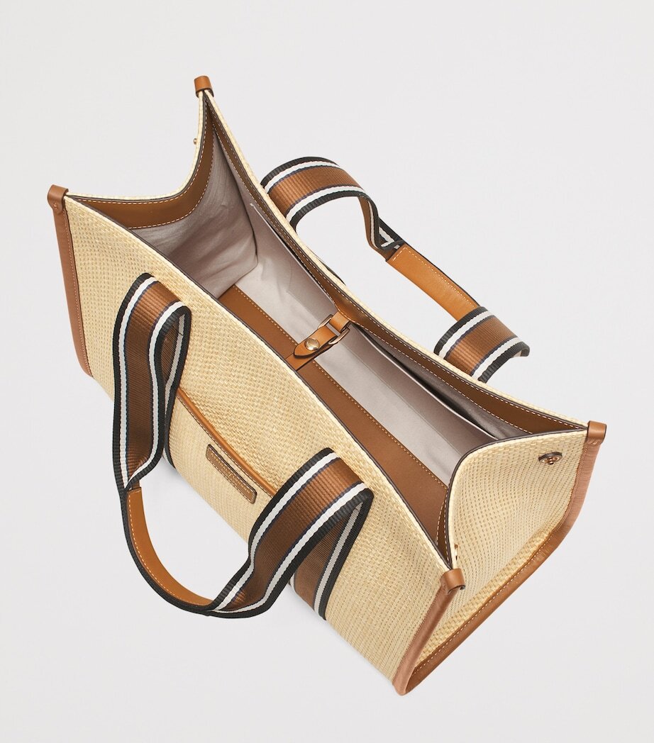 Open raffia interior