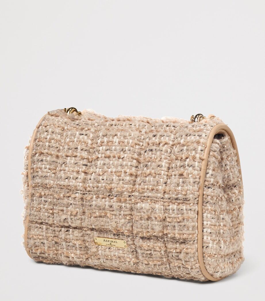 Compact quilted silhouette