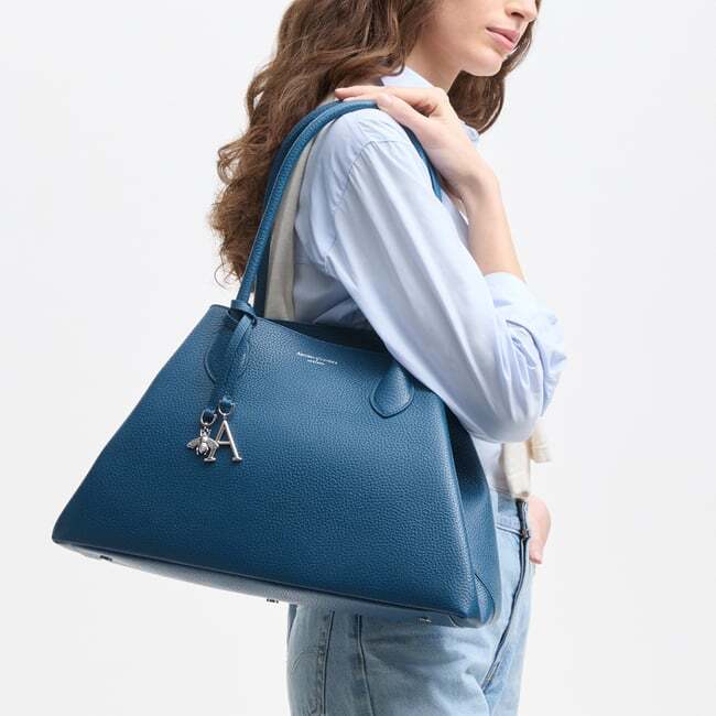 Shoulder carry view