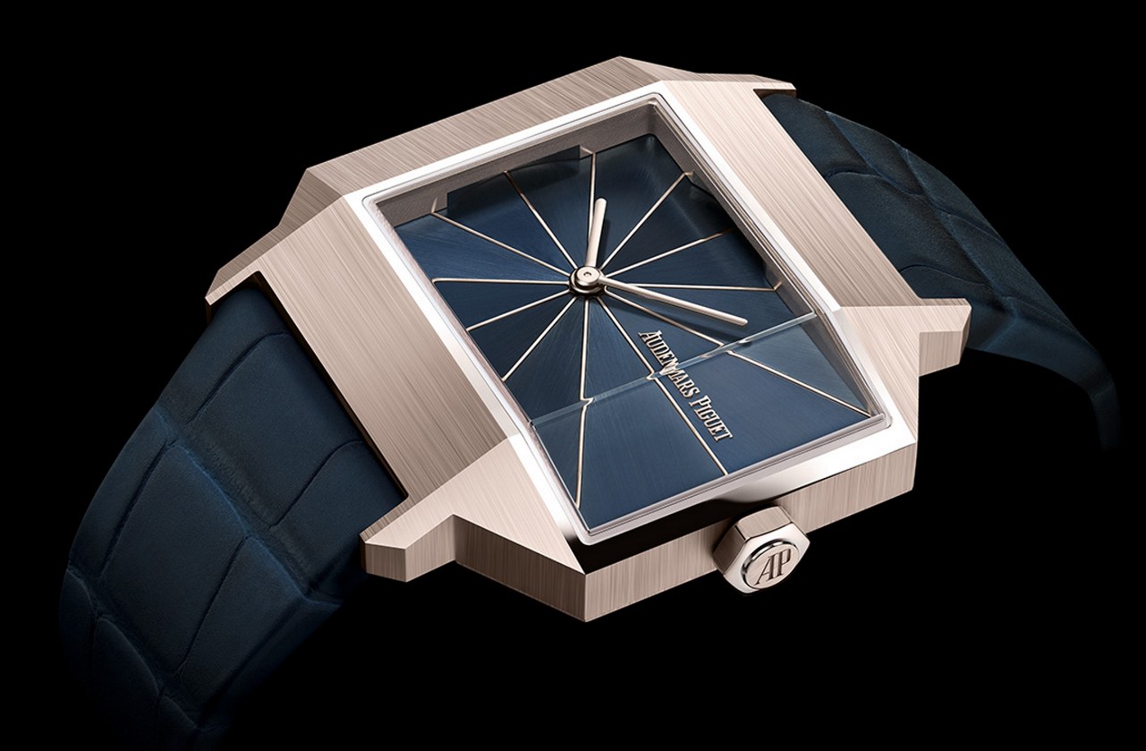 Angled view of the asymmetrical rectangular case