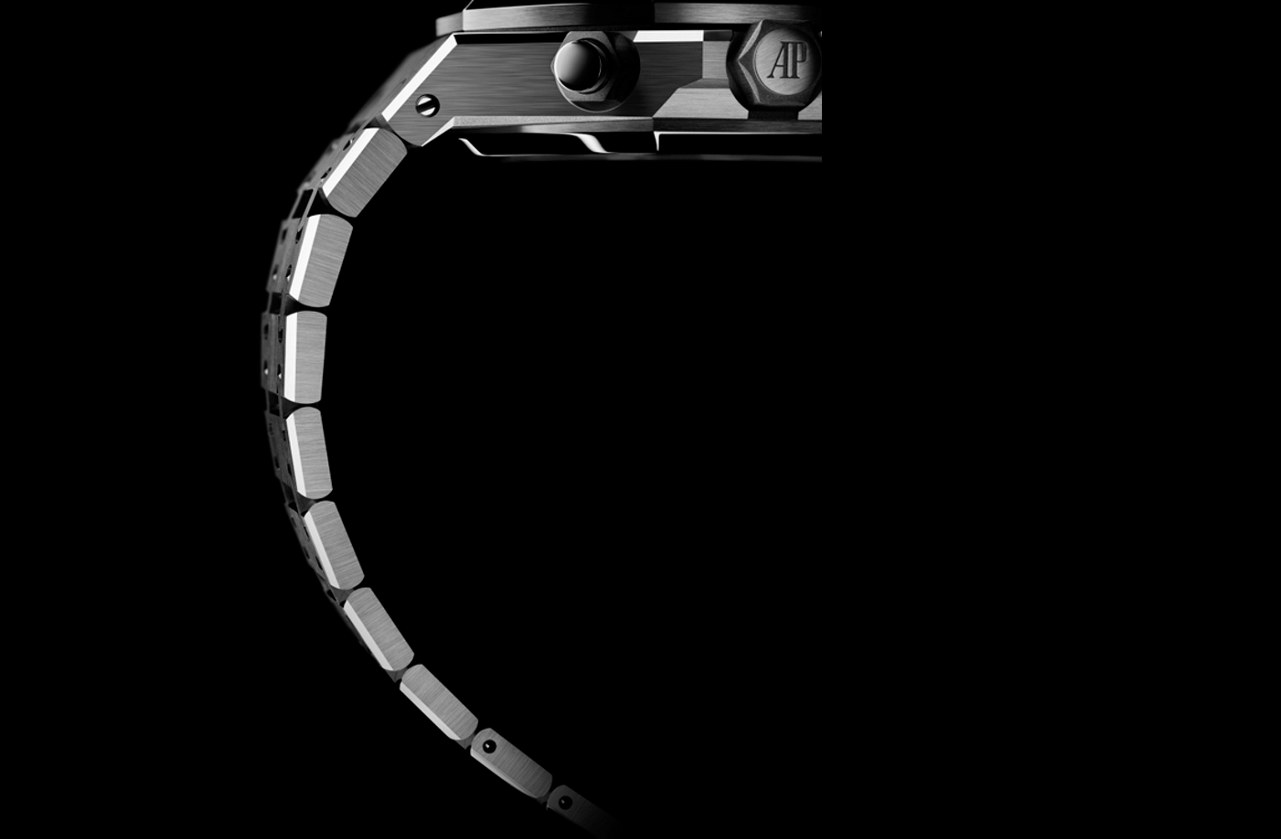 Bracelet and profile detail in brushed and polished steel