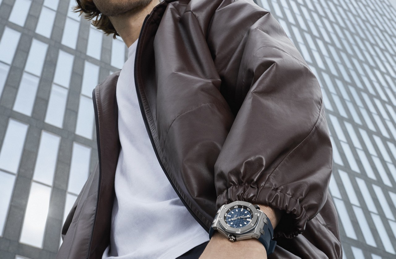 On-wrist lifestyle view of the blue Offshore Diver