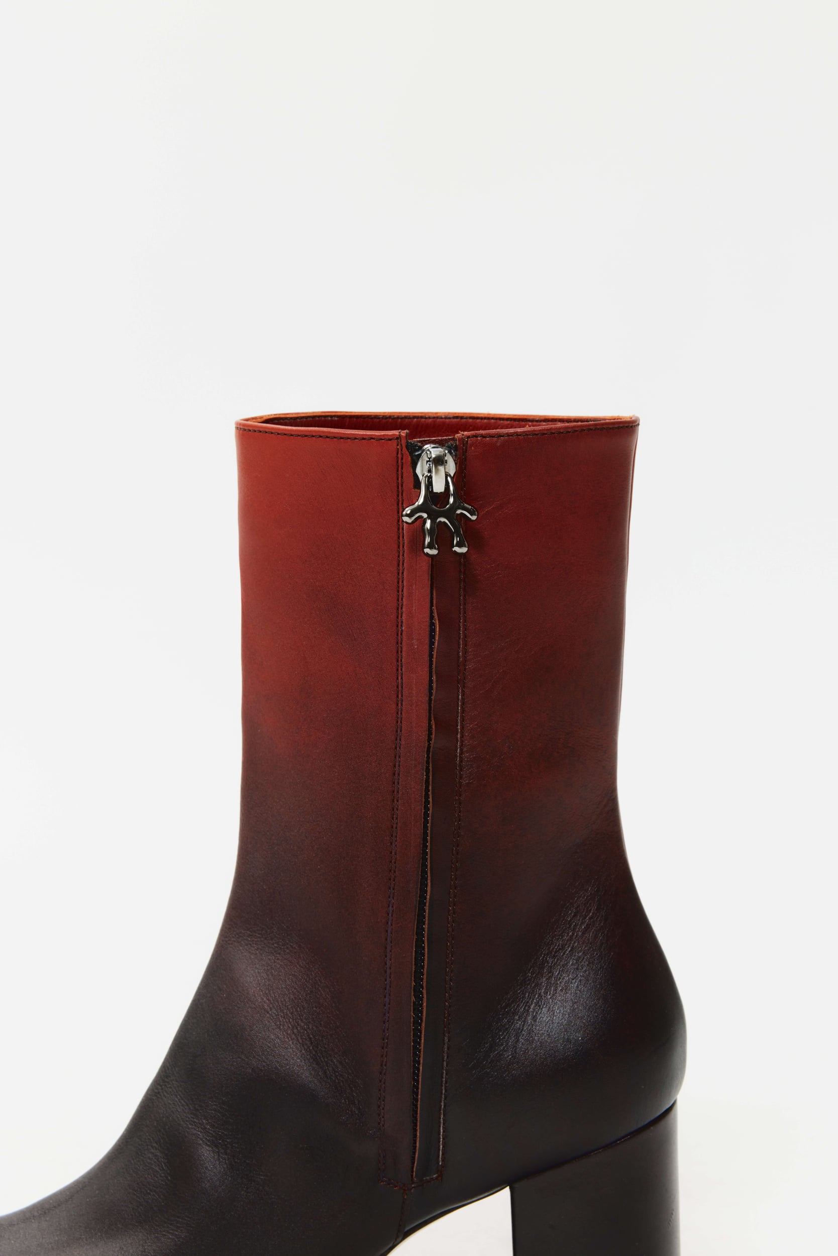 zip and puller detail