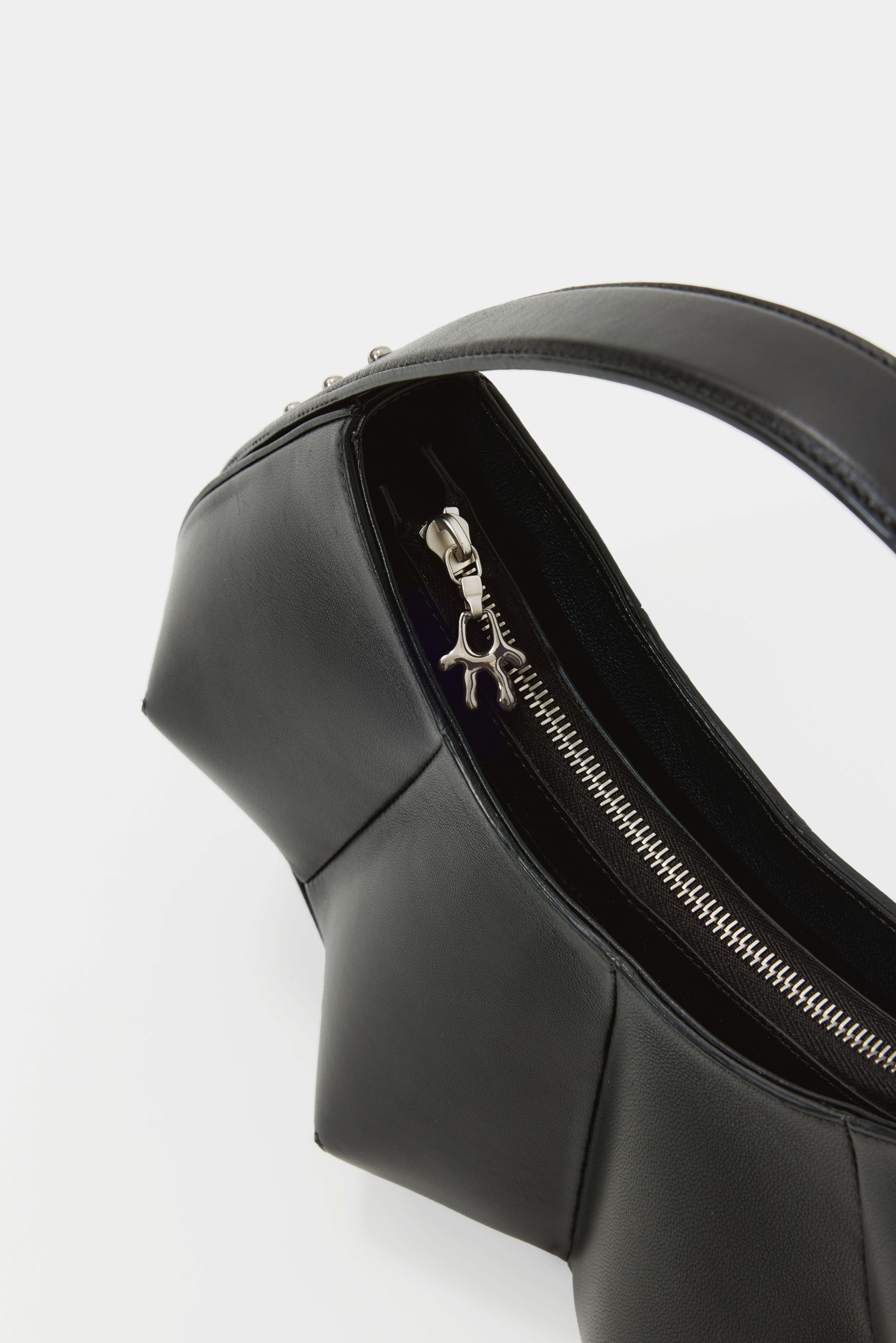 zip pull detail