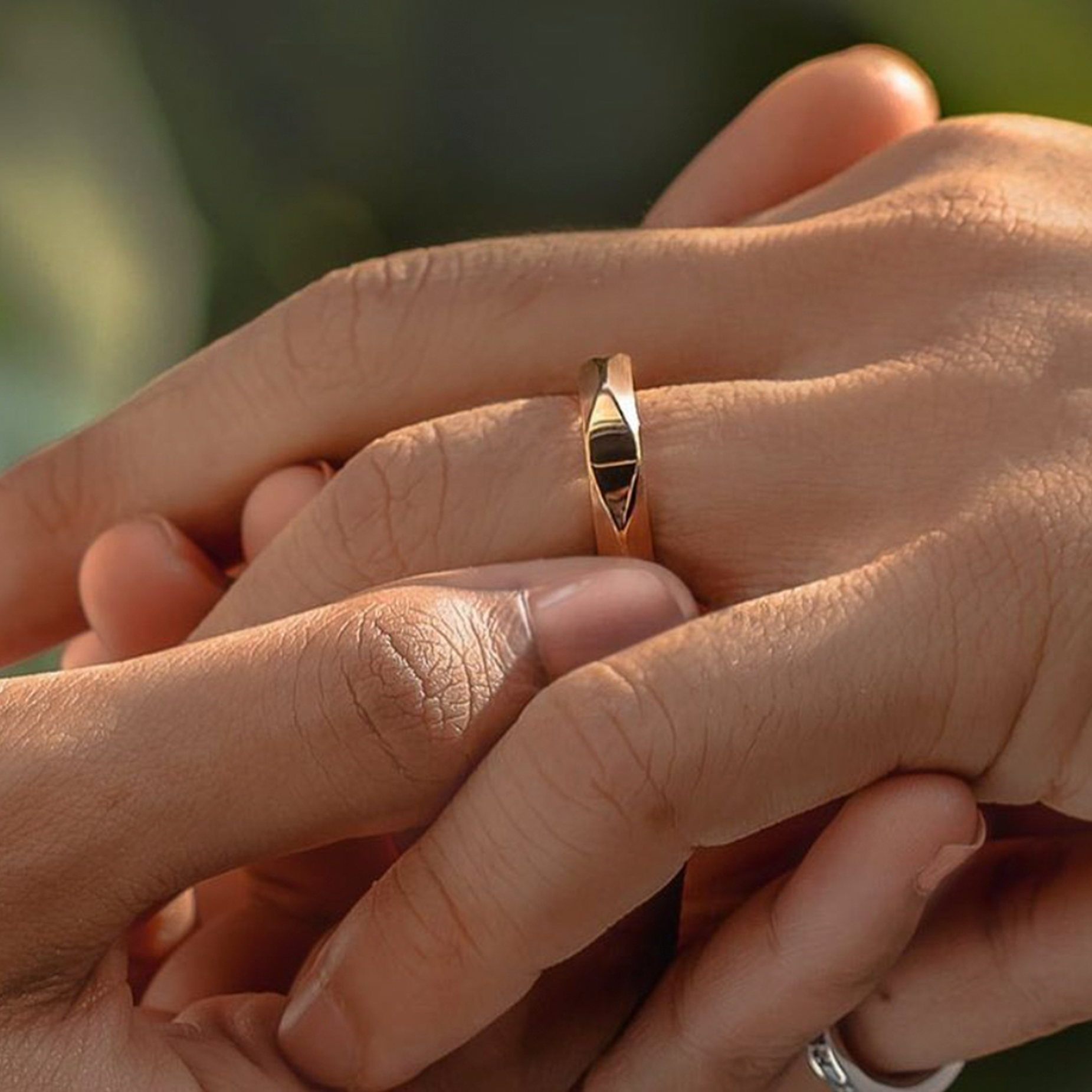 Horizon Wave Band worn on the hand