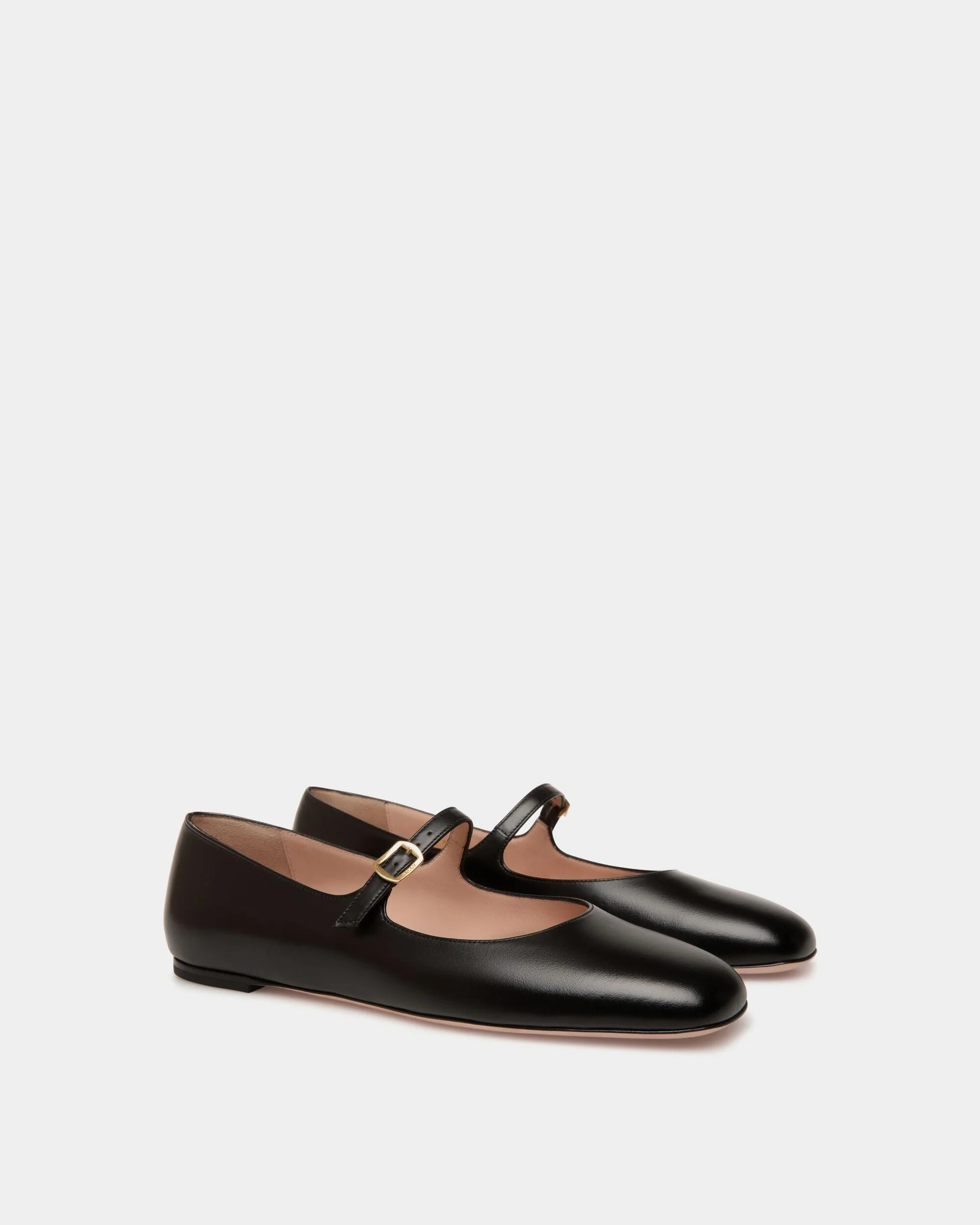 Pair view with square toe