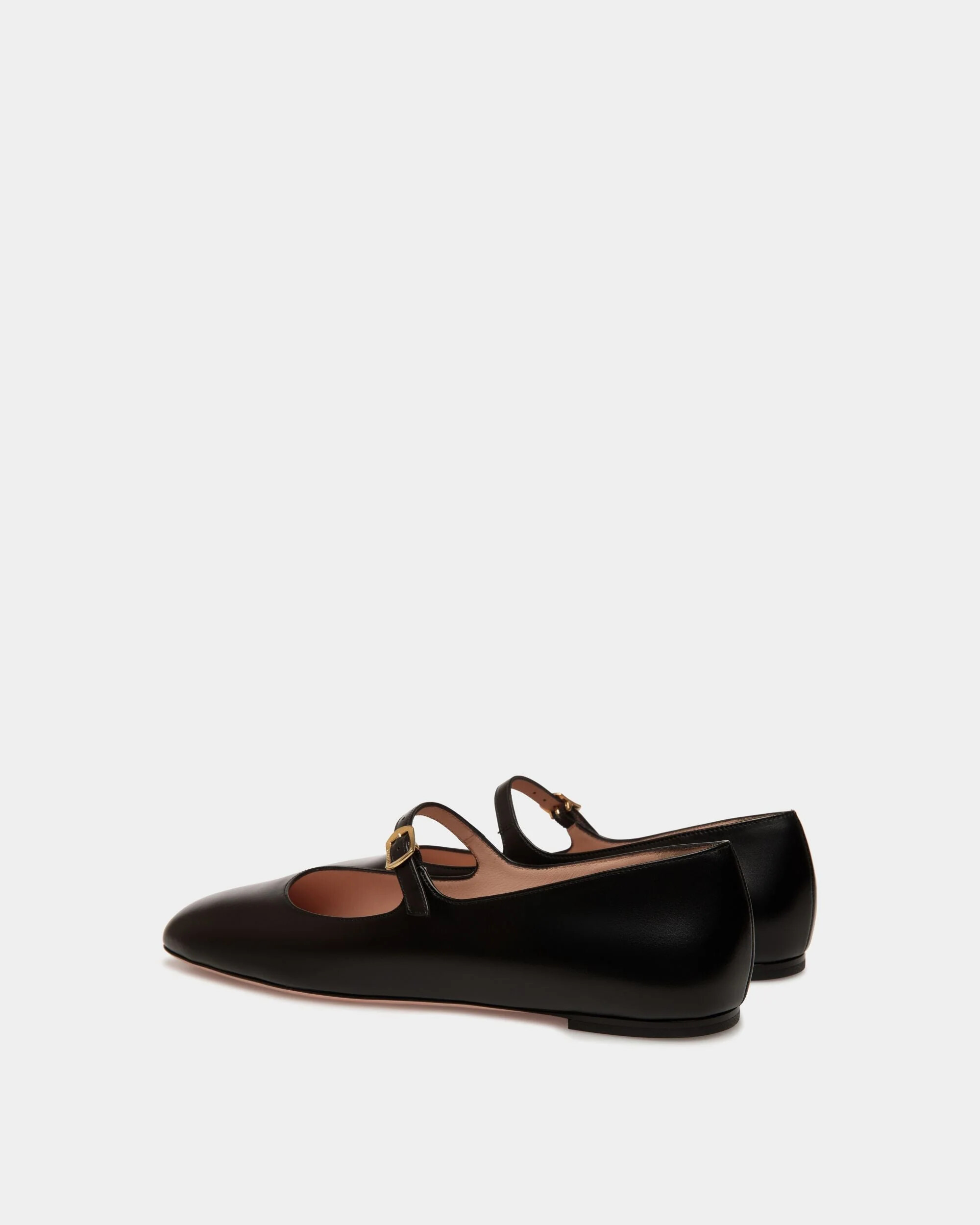 Side angle showing the low heel