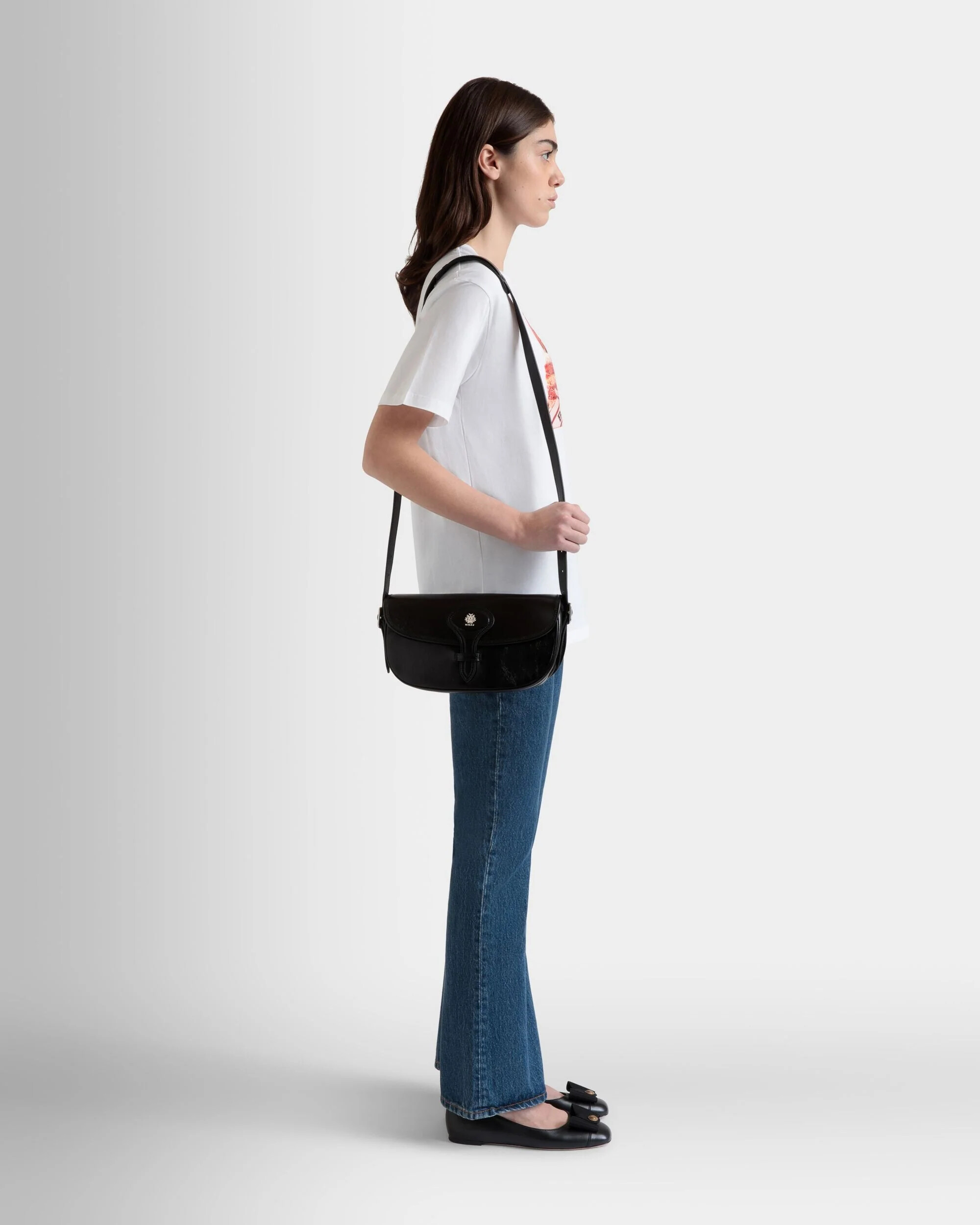 On-model crossbody scale