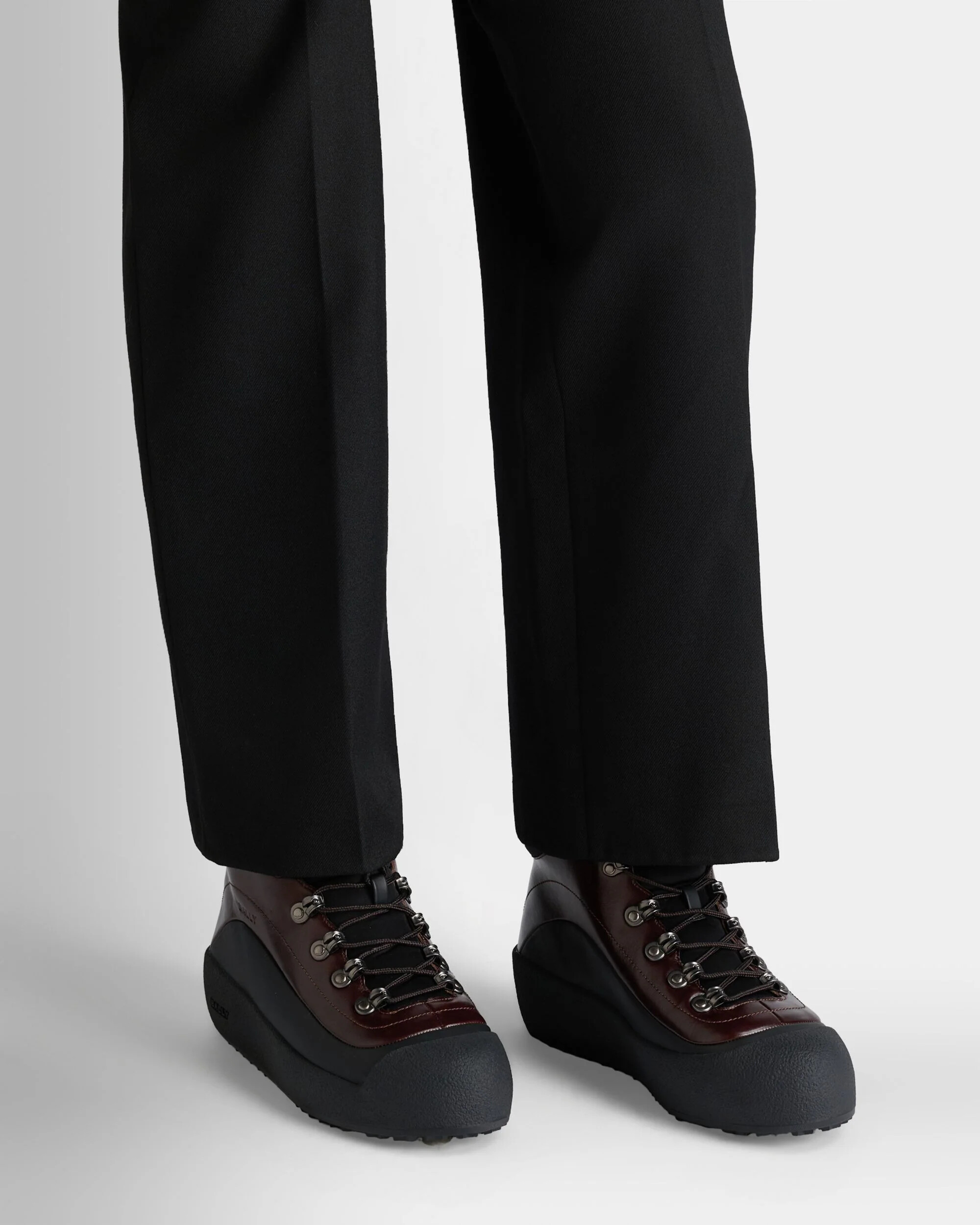 On-foot scale with padded collar