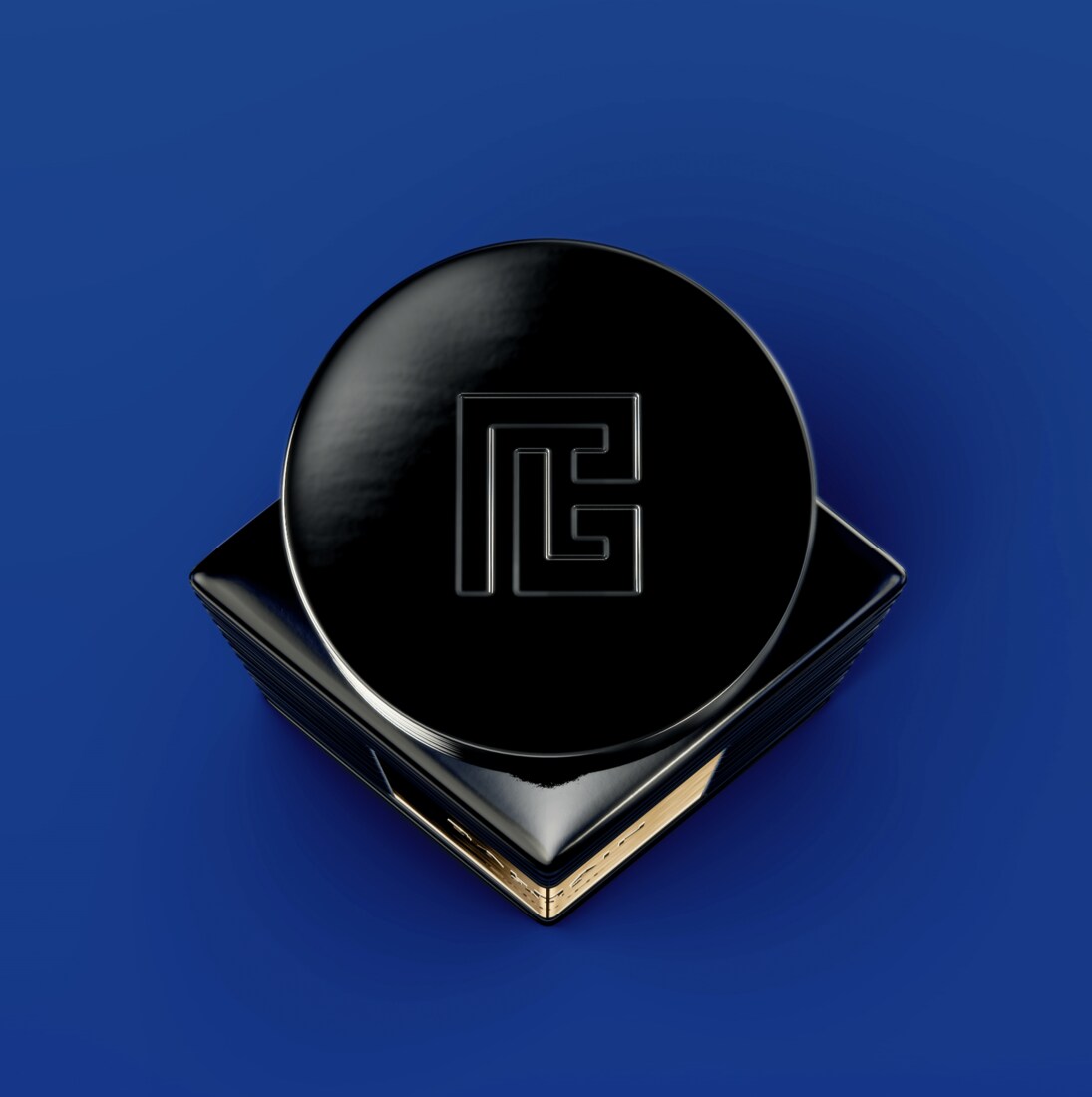 Top-down macro of the black cap embossed with the PB labyrinth monogram