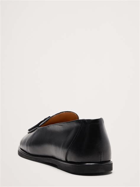 Top view showing tassel detail