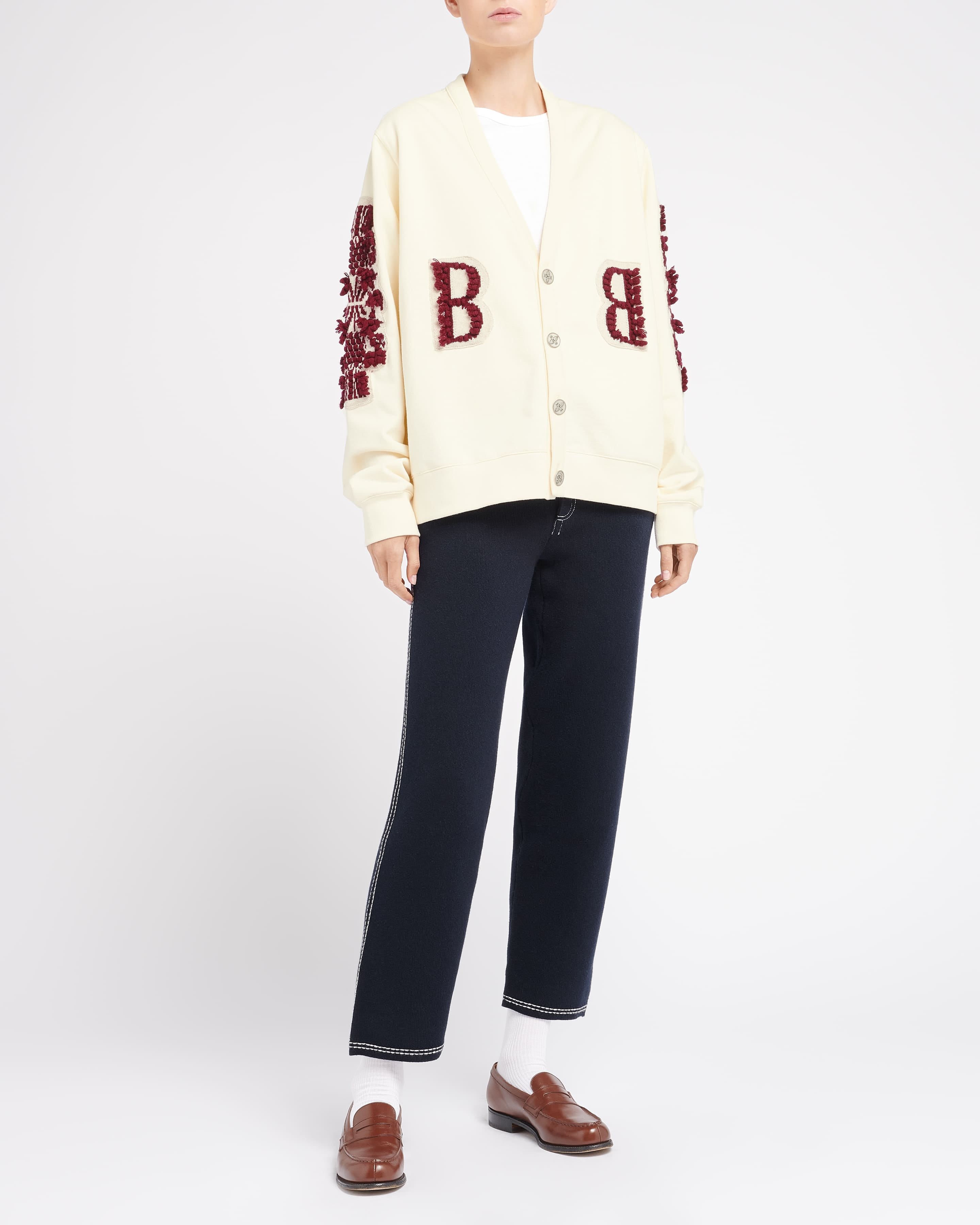 Cardigan in cotton with a cashmere B logo — detail close-up