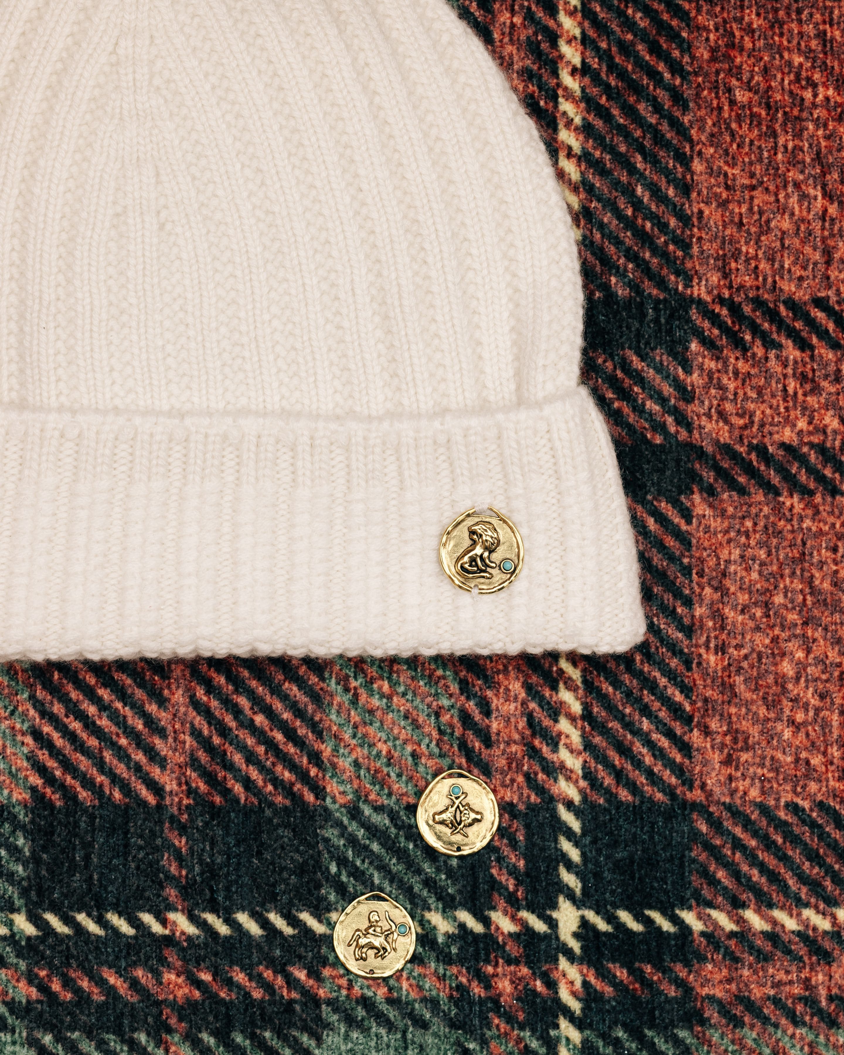 Cashmere beanie — lookbook angle
