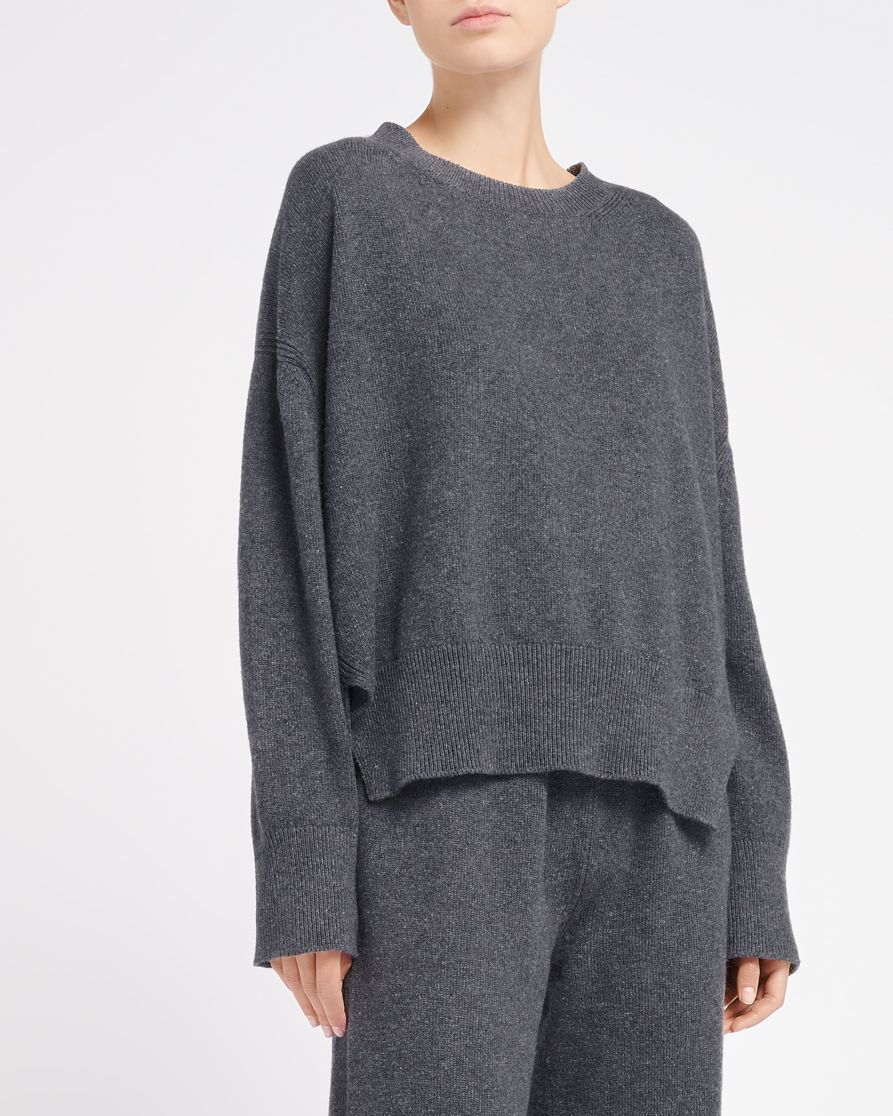 Iconic oversized cashmere jumper — side profile
