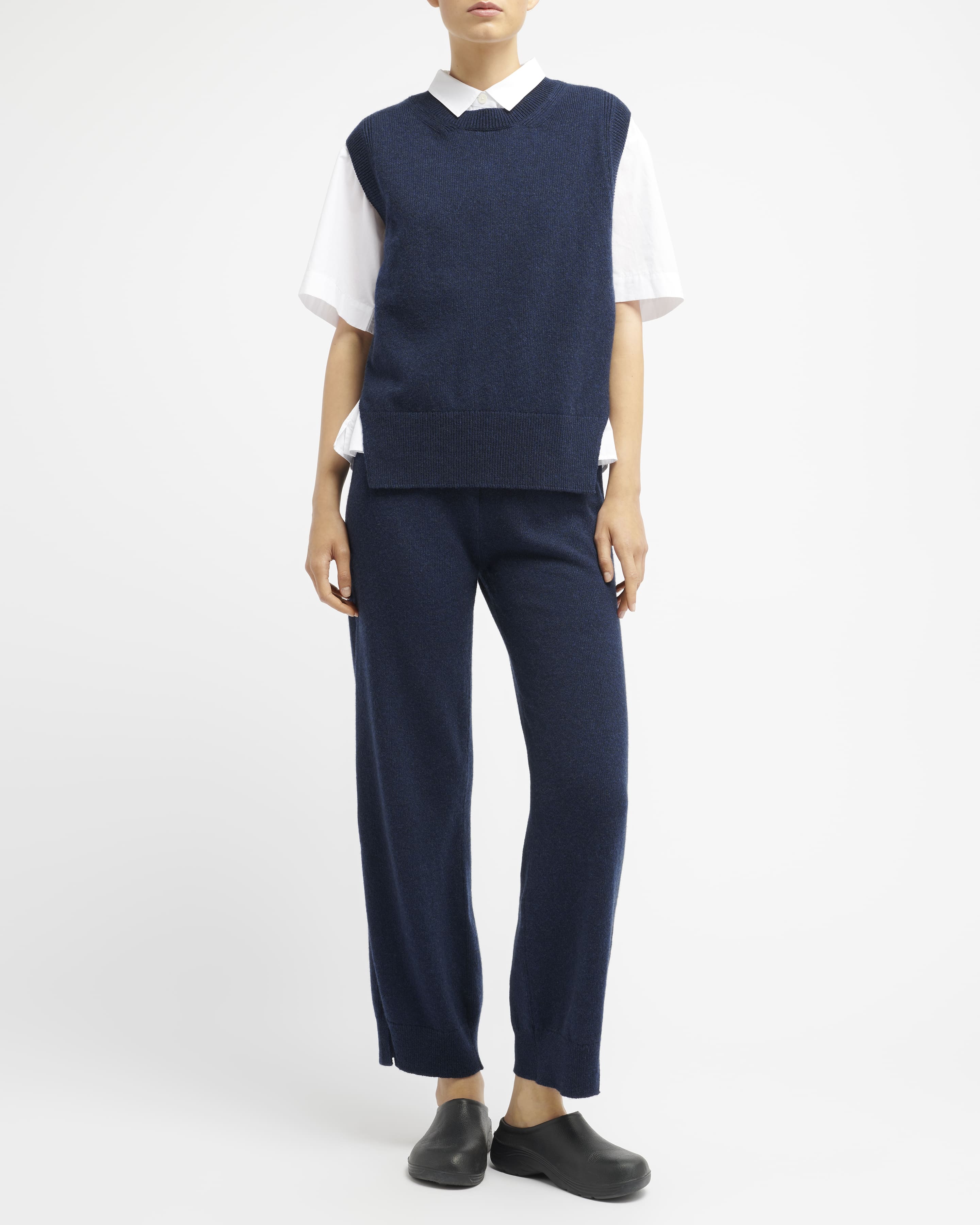 Iconic sleeveless cashmere jumper — side profile