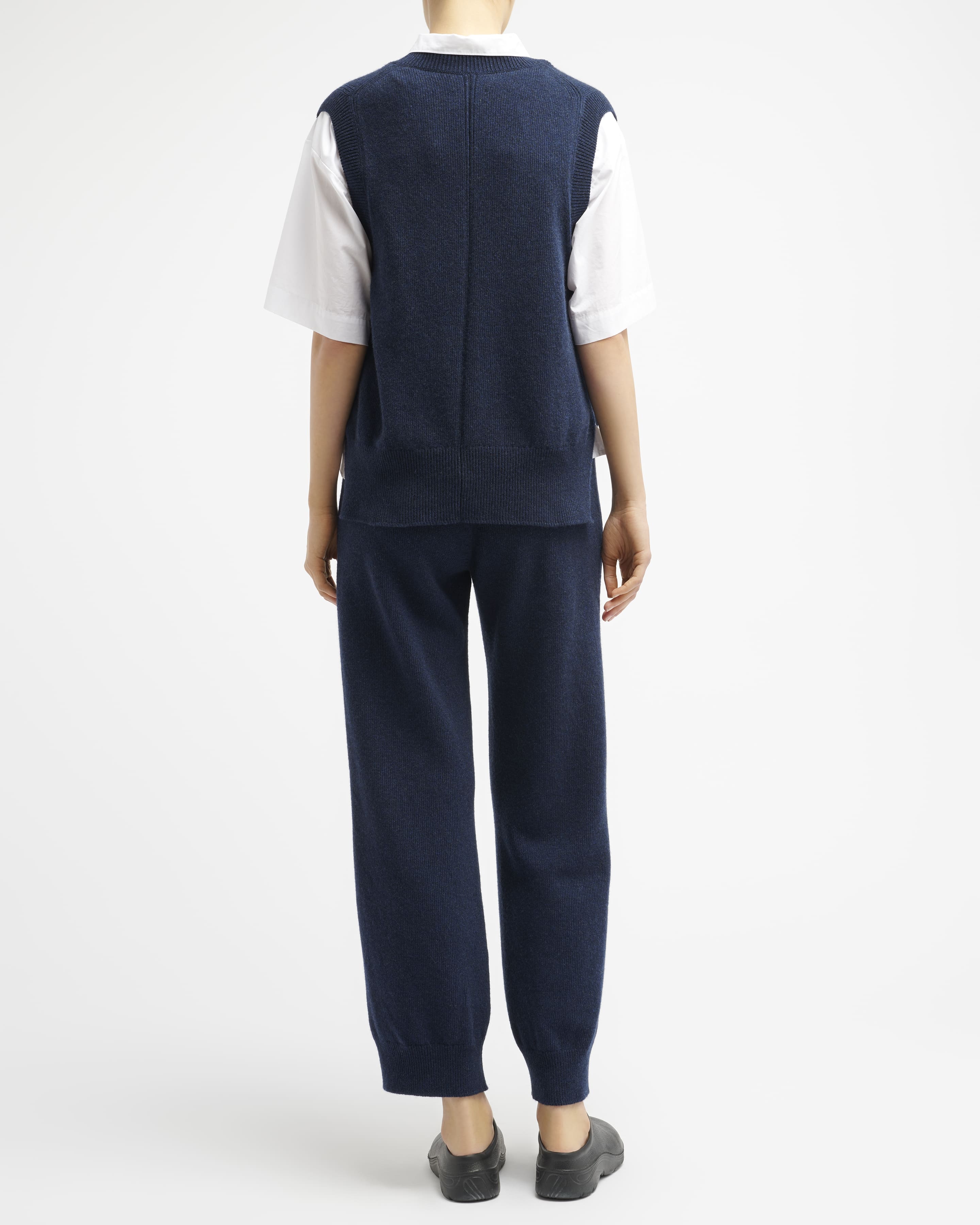 Iconic sleeveless cashmere jumper — detail close-up