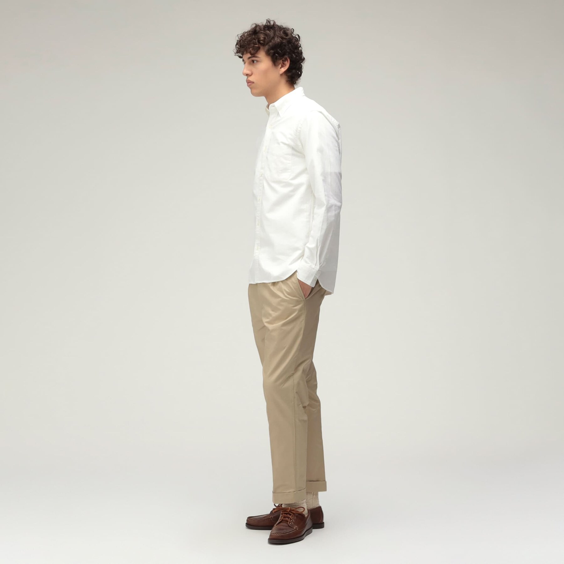 Beige trouser in profile