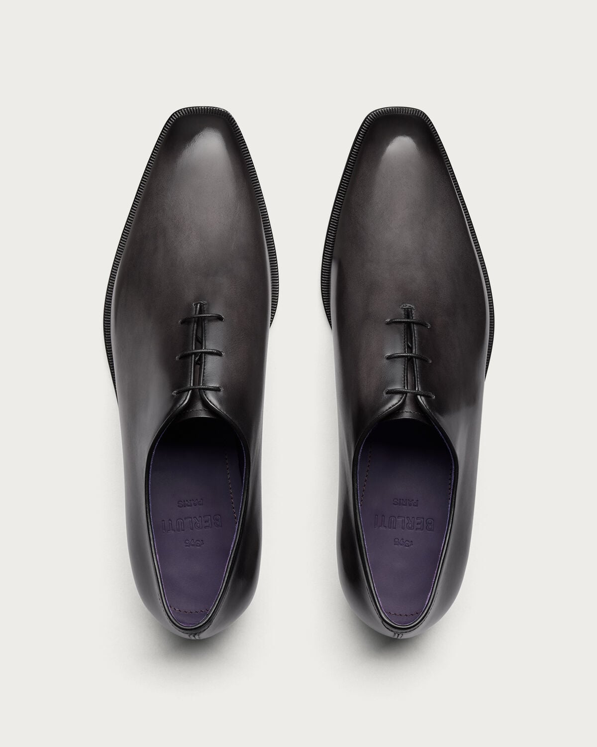 Top view of the three-eyelet wholecut