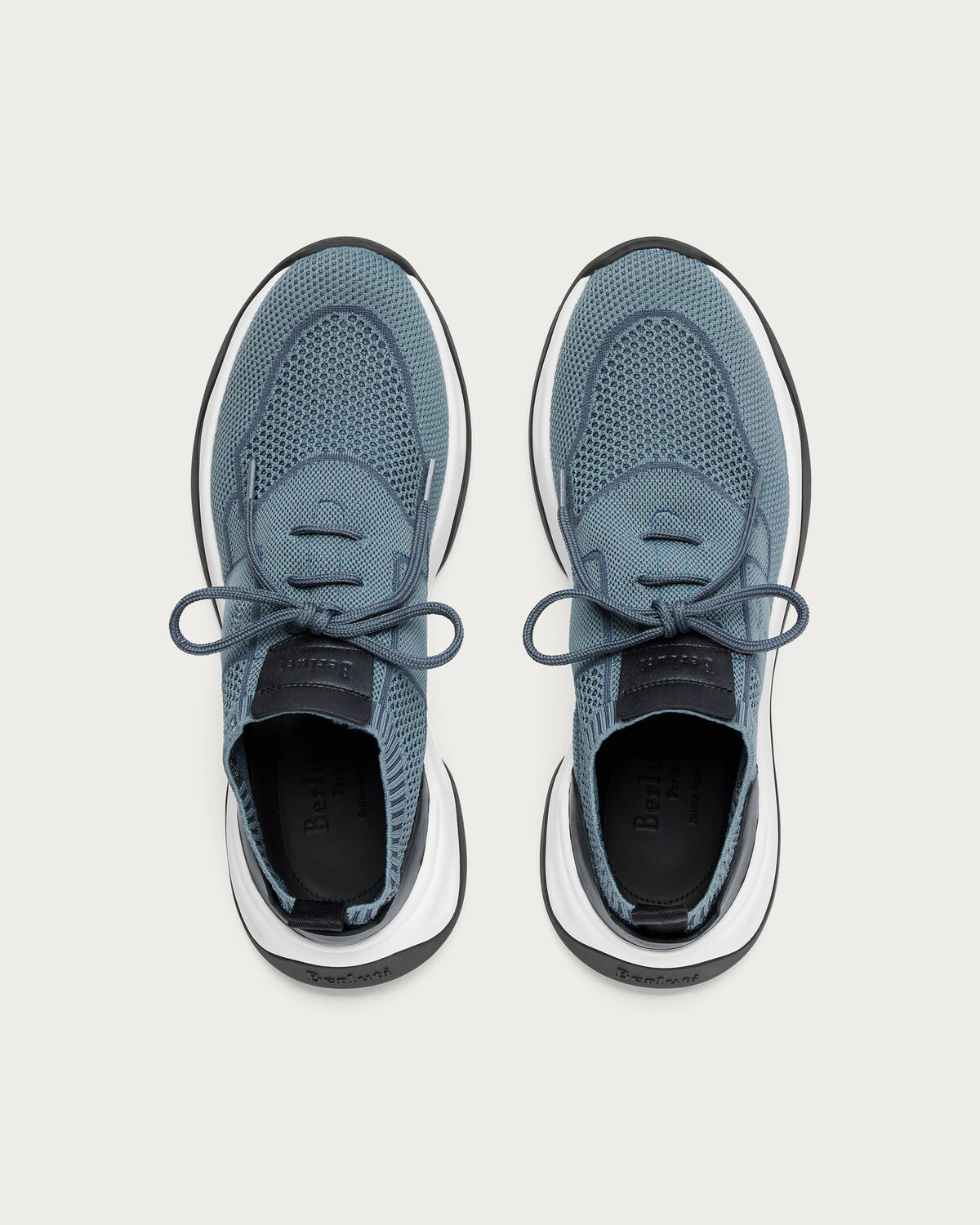 Top view and three-eyelet lacing