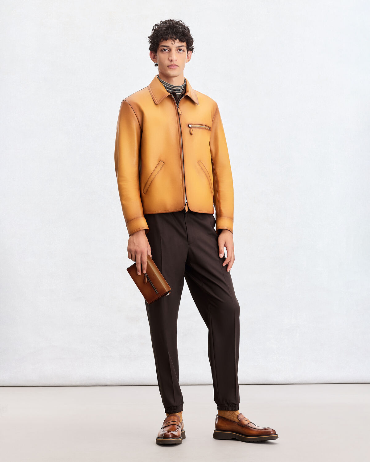 Full silhouette with leatherwear