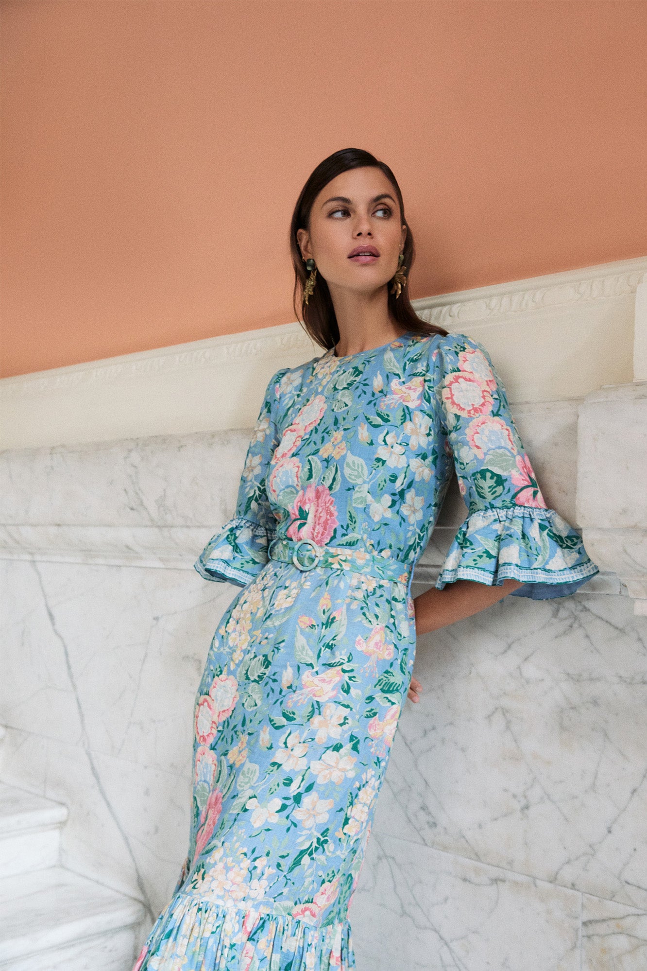 movement through the frill sleeves