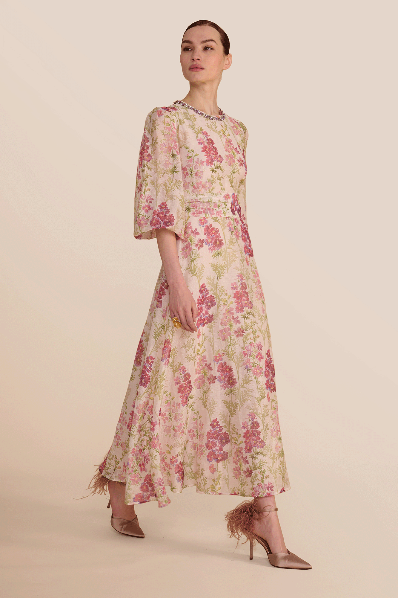 studio view with puff sleeves