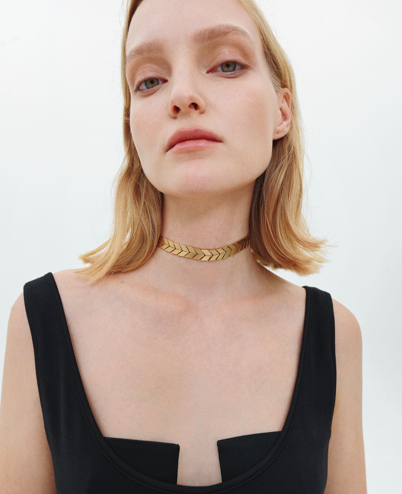 Choker worn as a clean collar