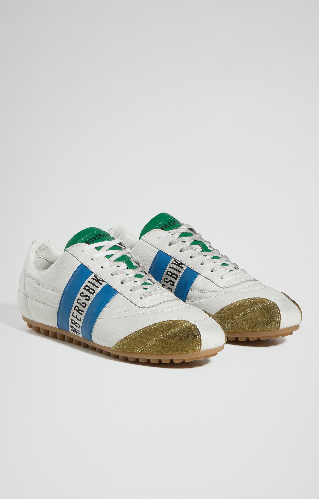 Men’s Soccer Sneakers with Used Finish