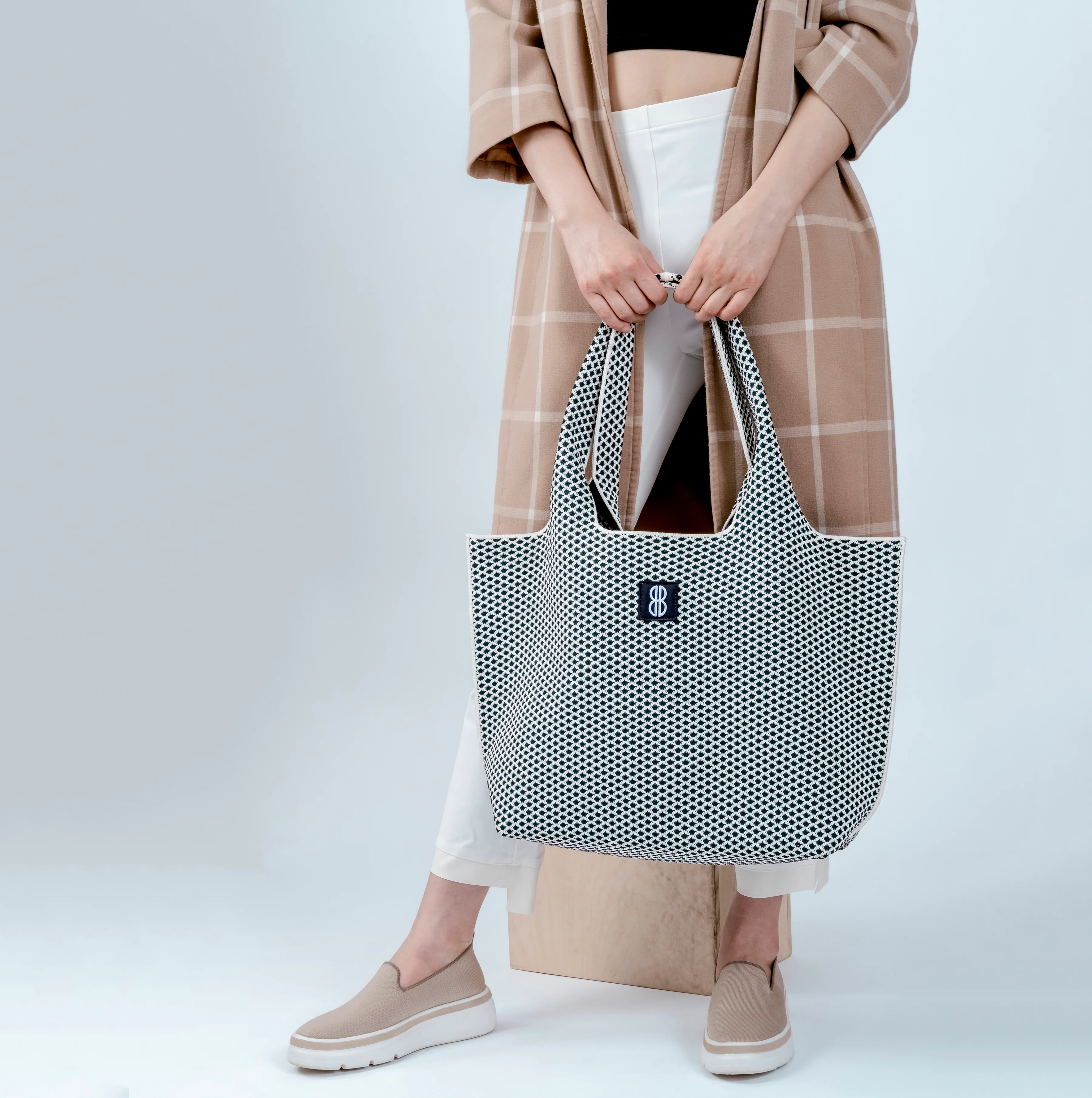Sutton City Tote Large detail view 6