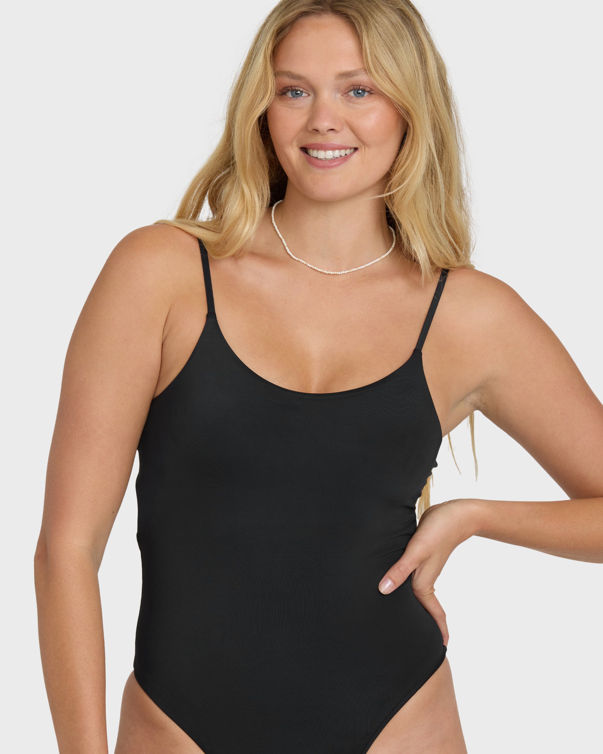 Scoop neckline detail