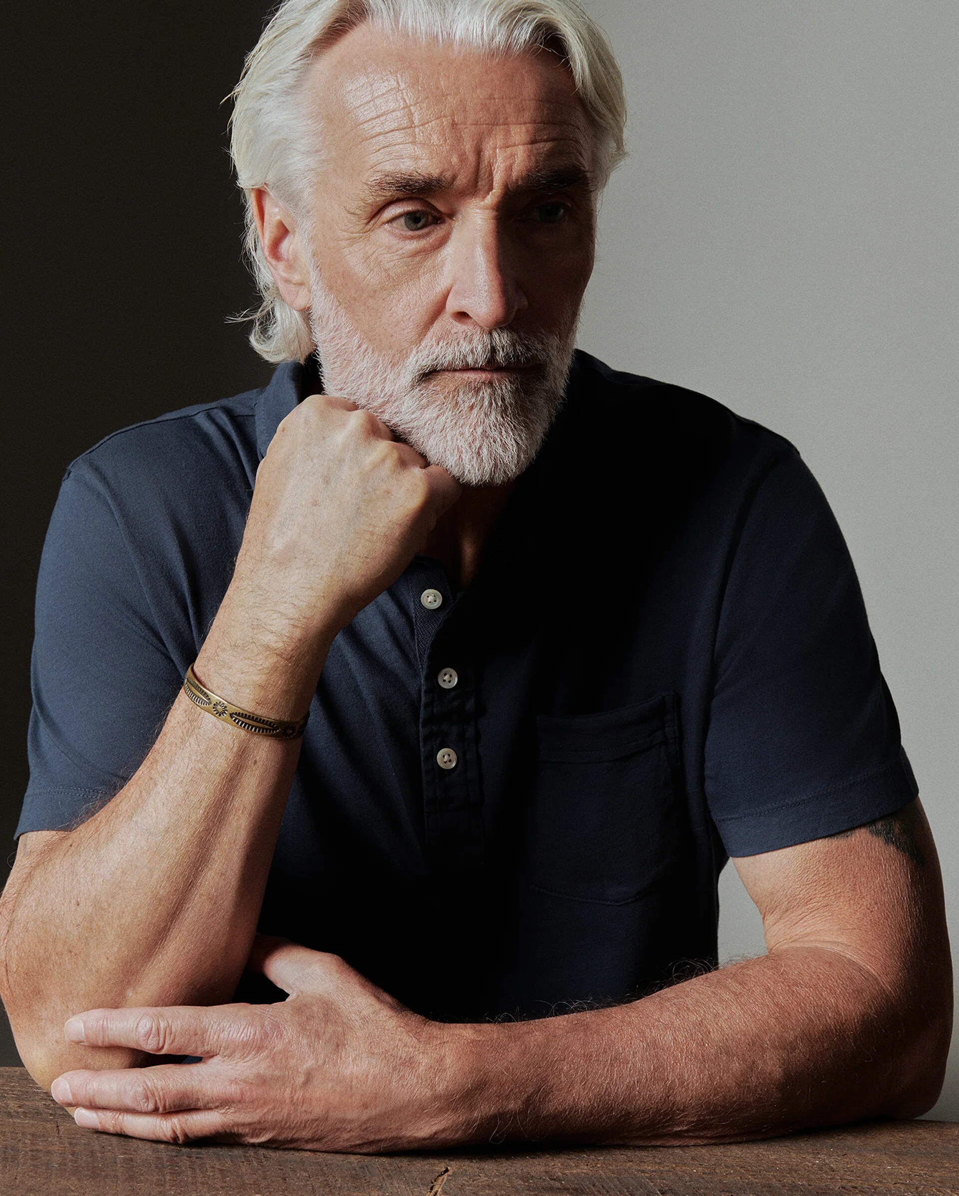 close seated collar view