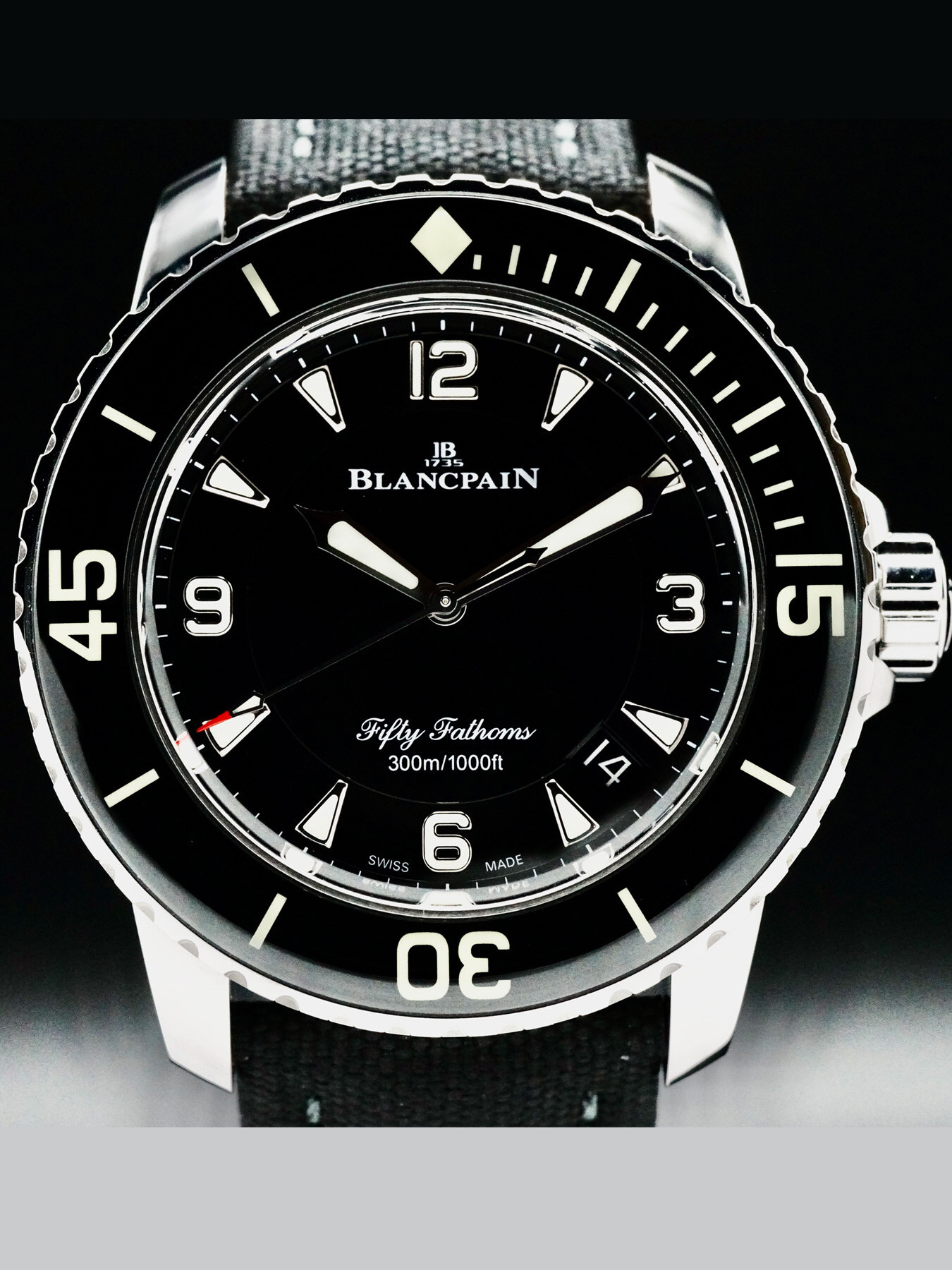 Front view with Arabic numerals, date and sail-canvas strap