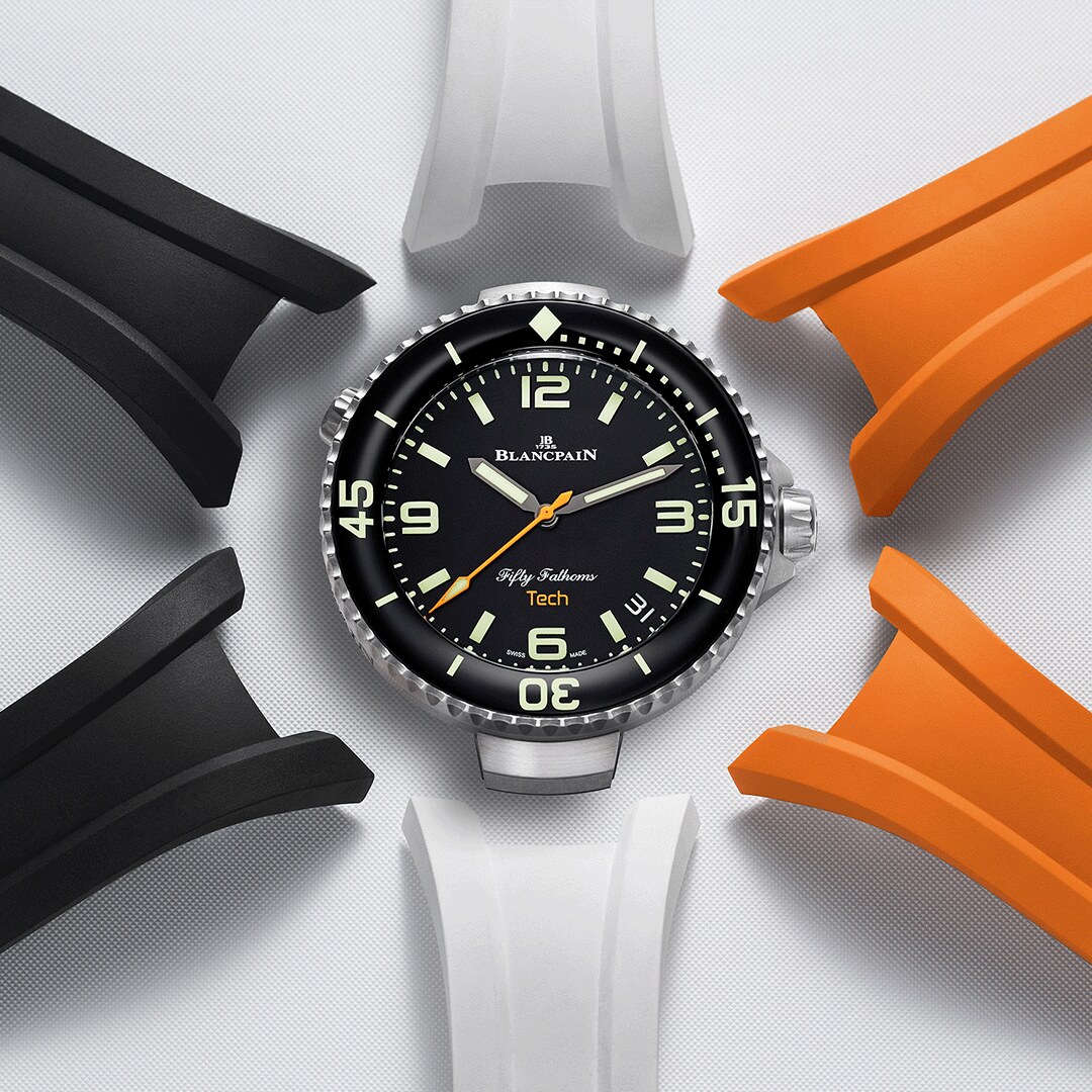 Front view surrounded by interchangeable straps