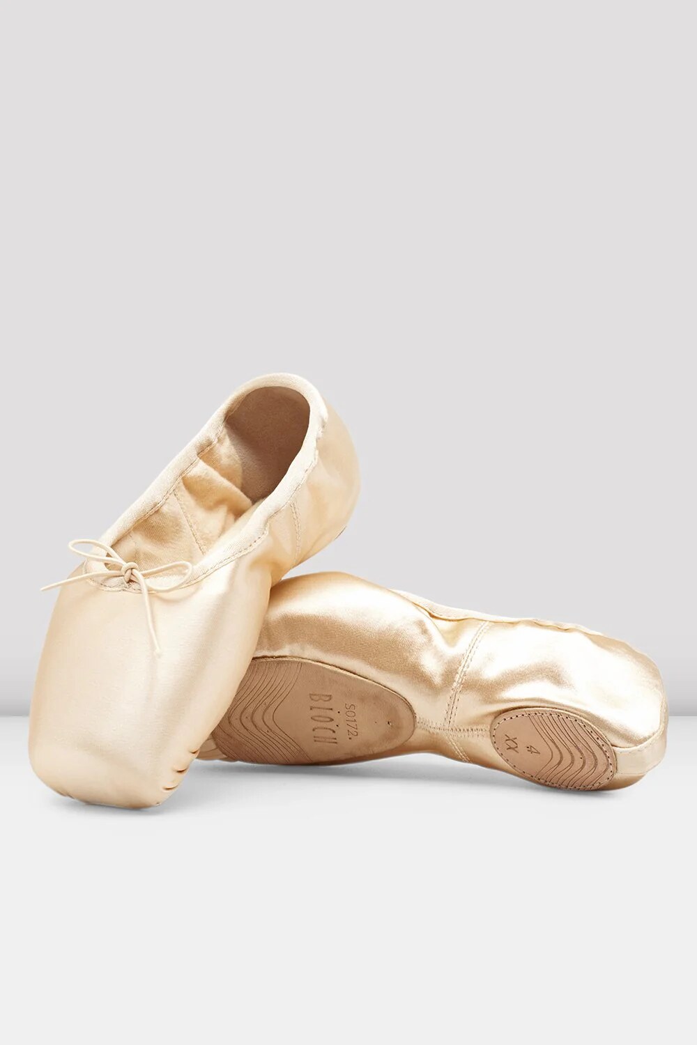 Three-quarter view with wide box