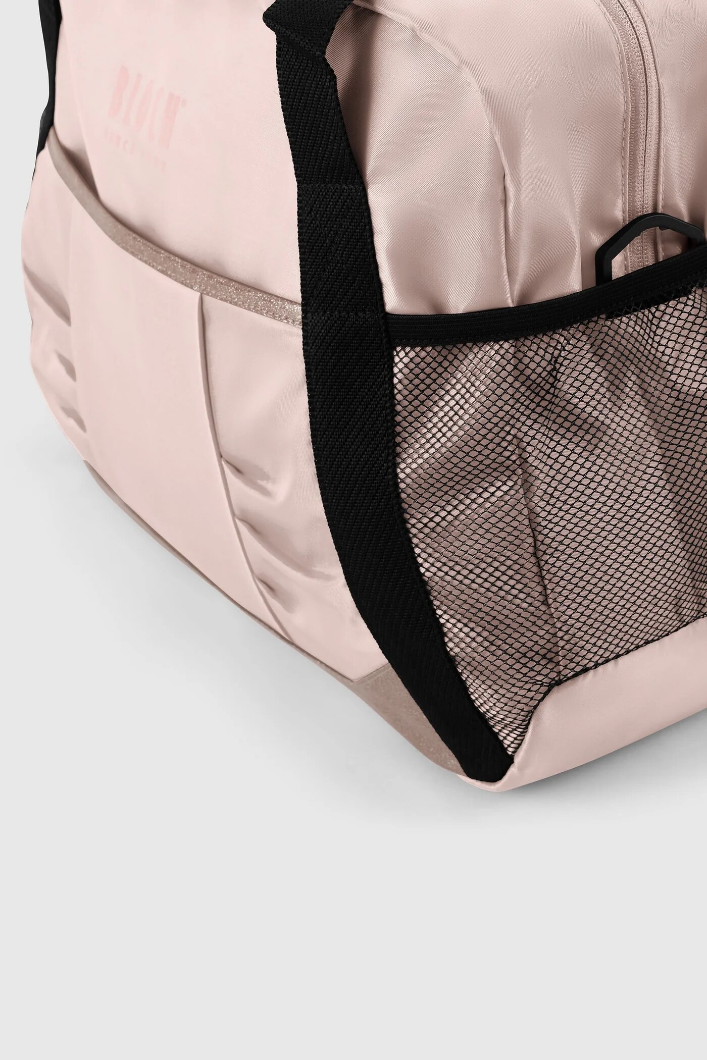 Mesh pocket and trim detail