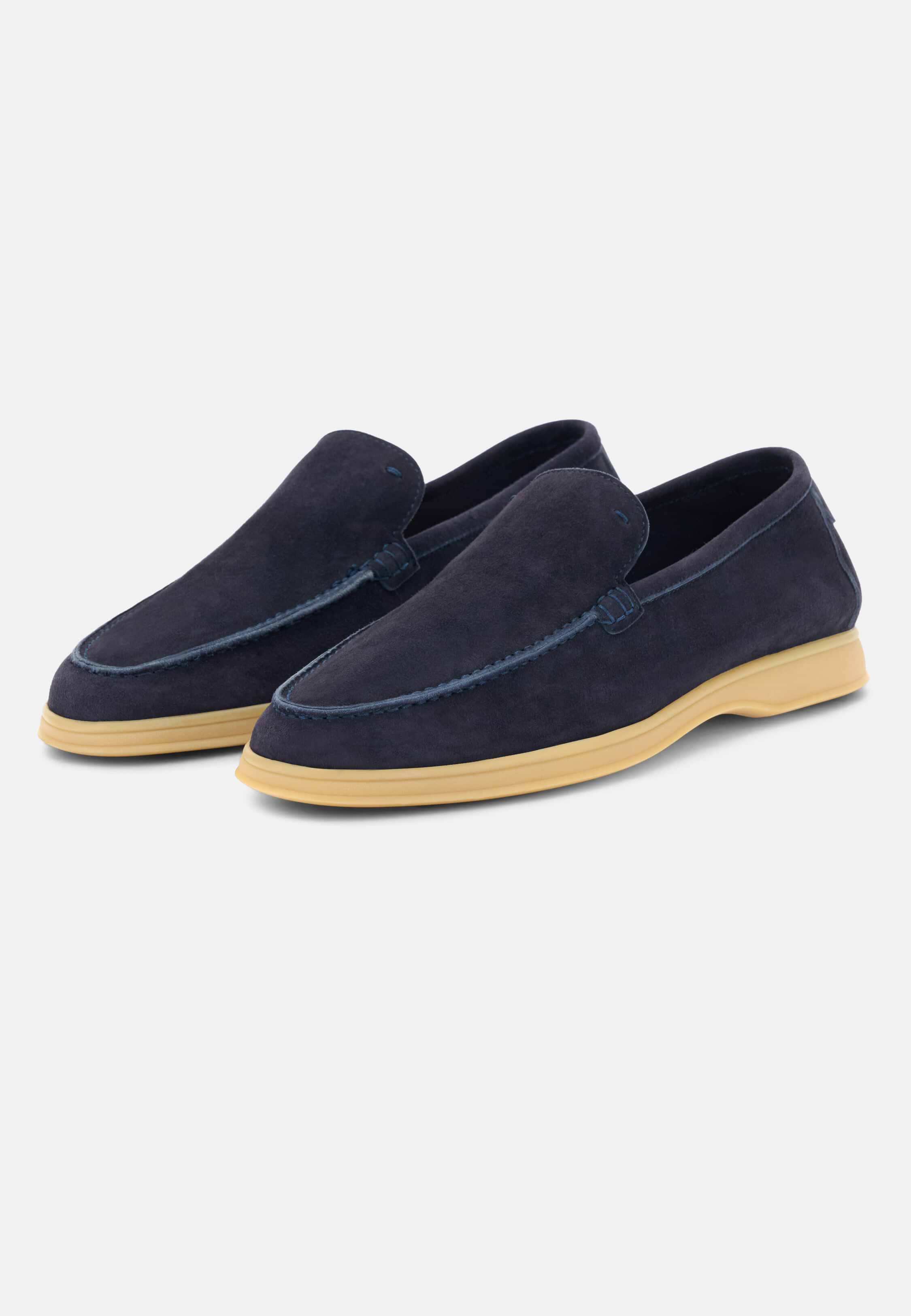 Three-quarter pair view