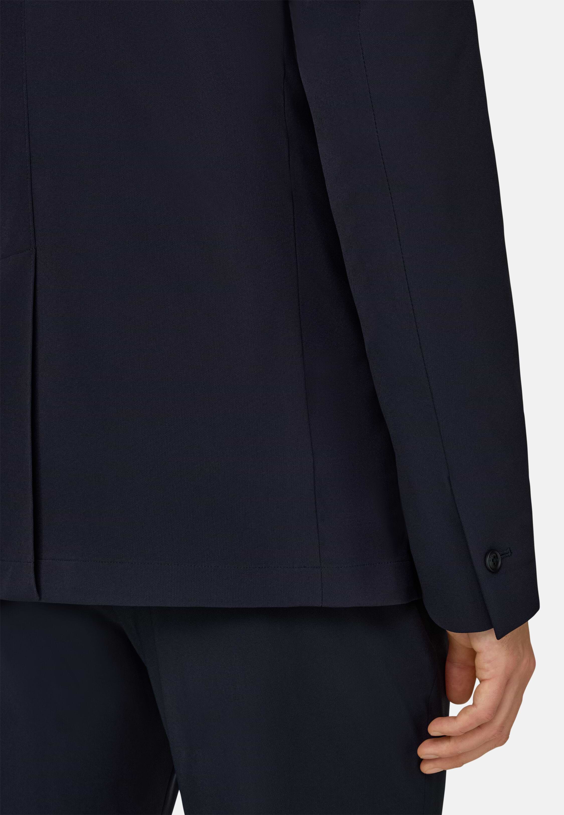 Sleeve and side detail