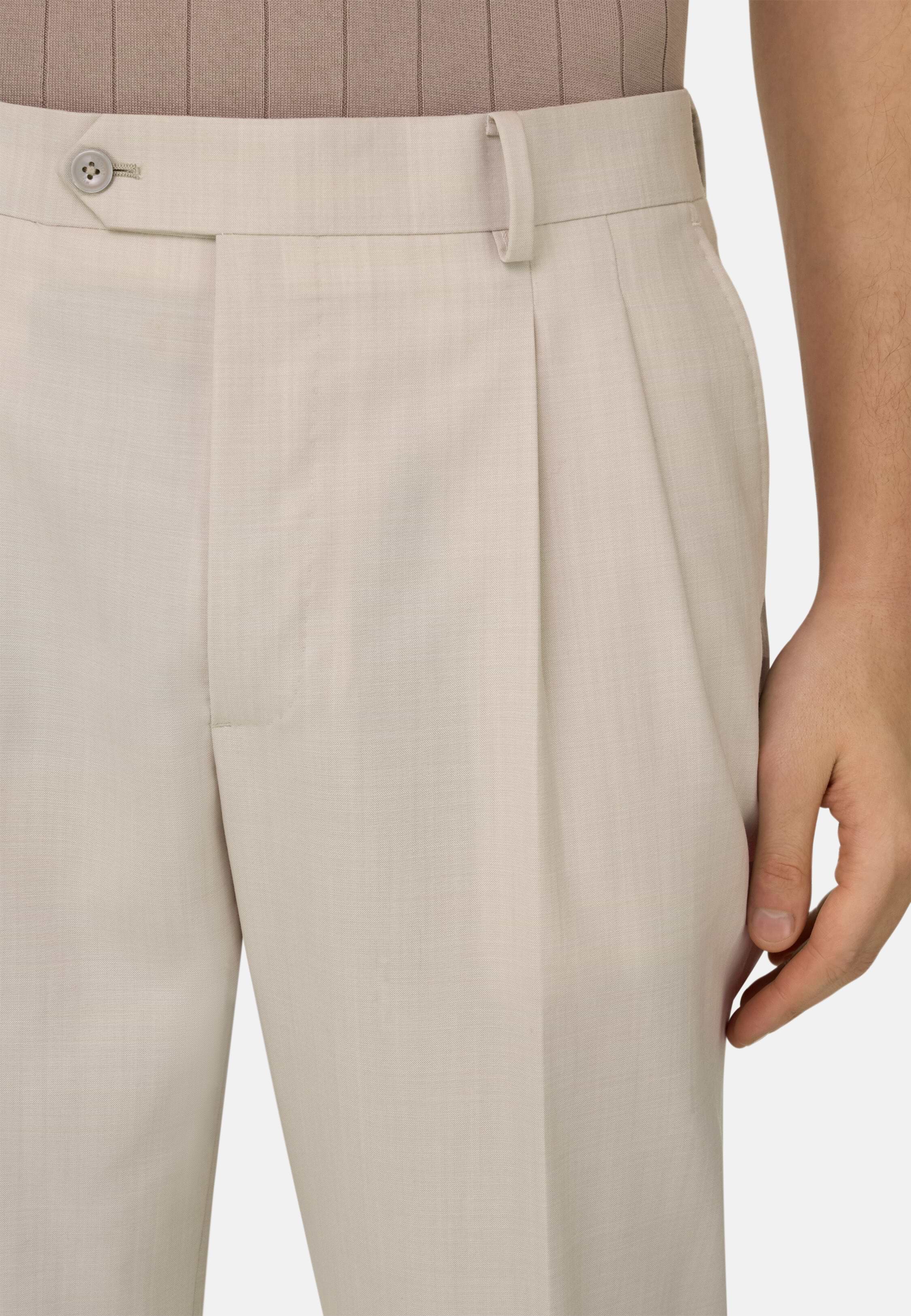 Trouser waistband detail